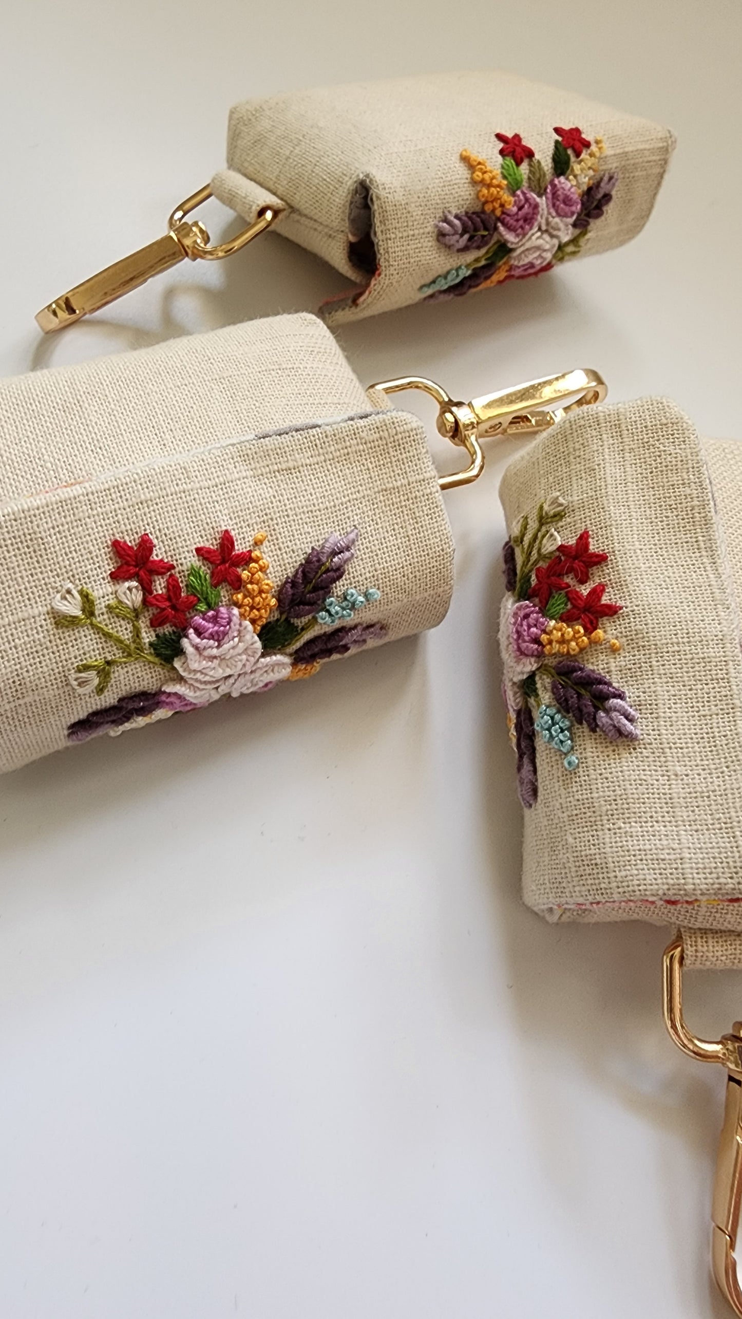 Ikali - Roses - Hand-embroidered Earpod Pouch