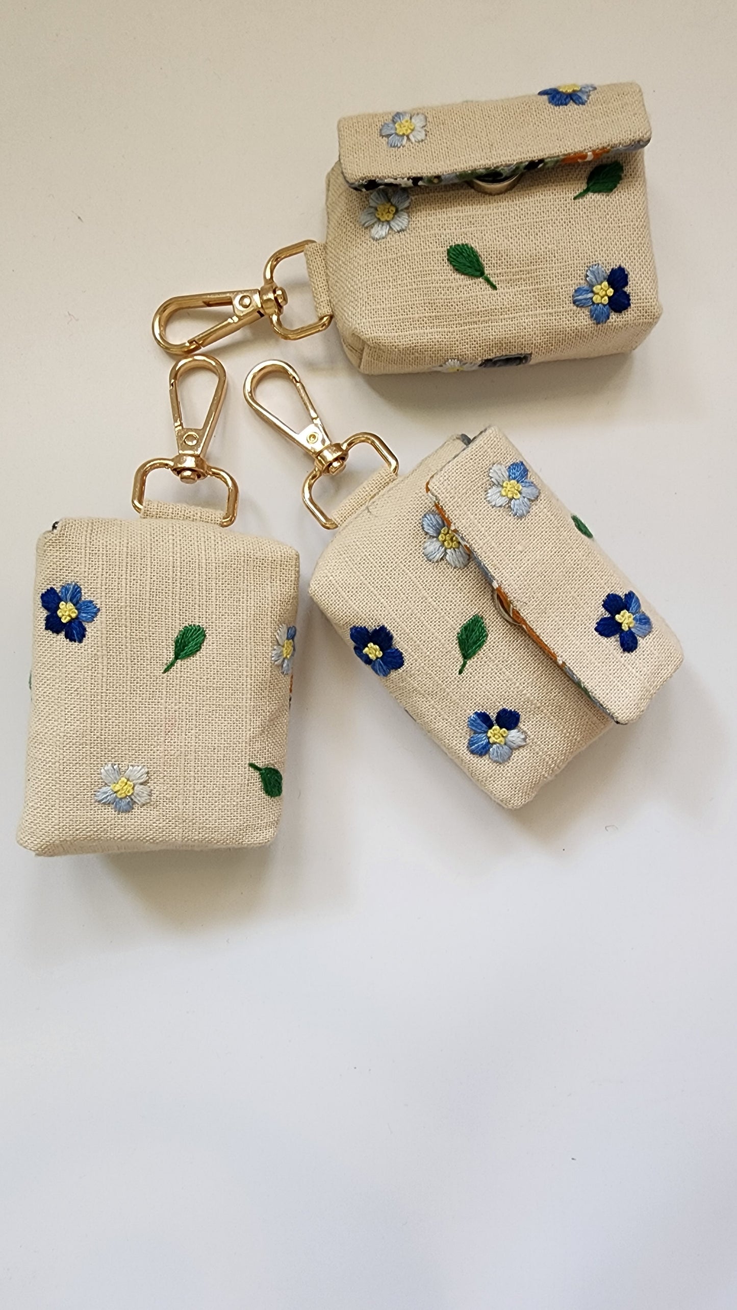 Ikali - Blue Flowers - Hand-embroidered Earpod Pouch