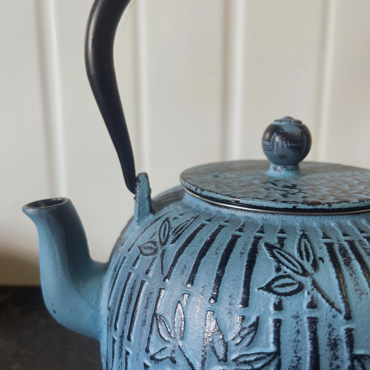 Cast-Iron Hobnail TeaPot - Traditional Japanese Tetsubin (Tetsu-Kyusu) Bamboo Lines Blue TeaPot 1200ml