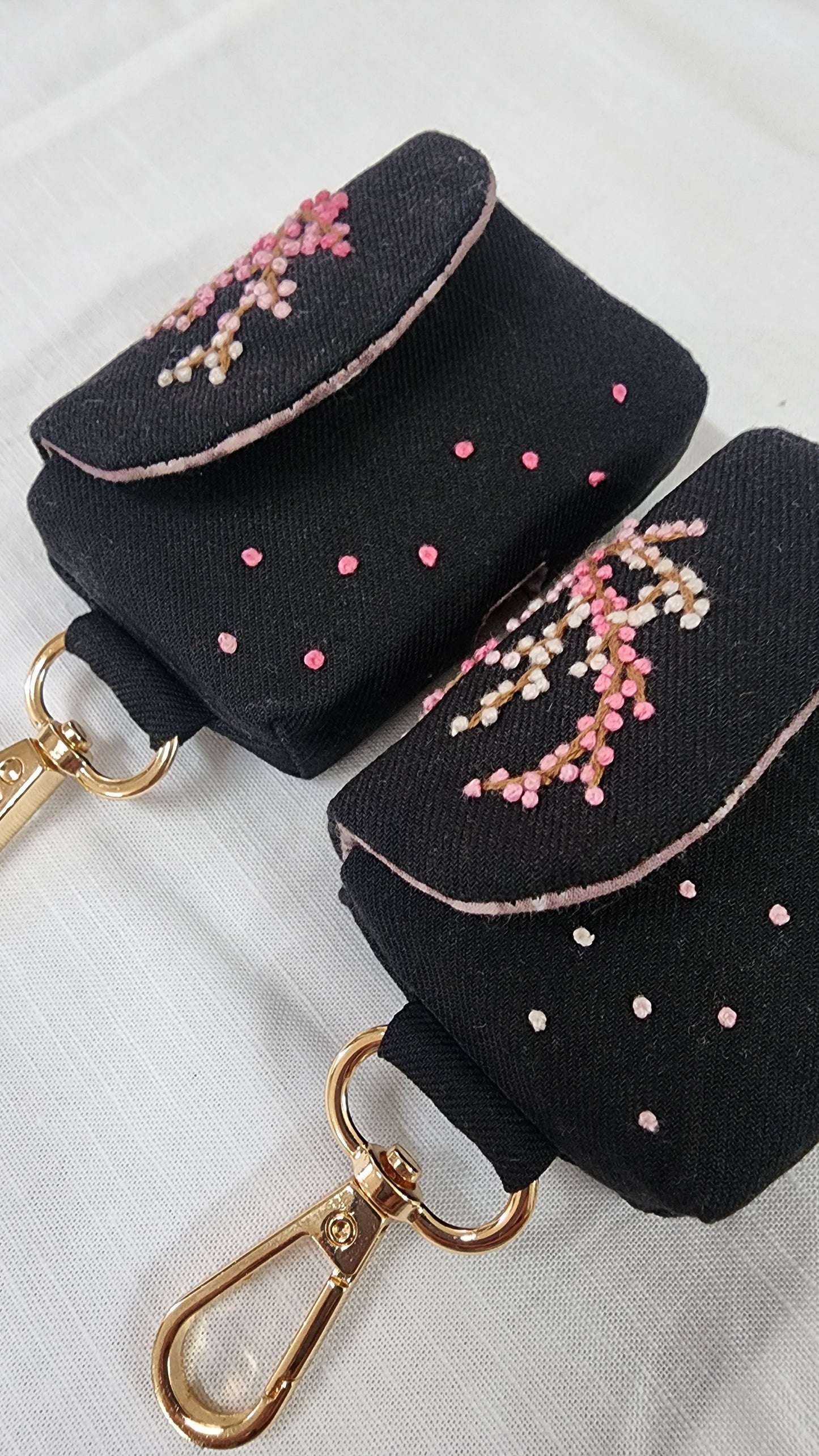 Sakura - Hand-embroidered Earpod Pouch