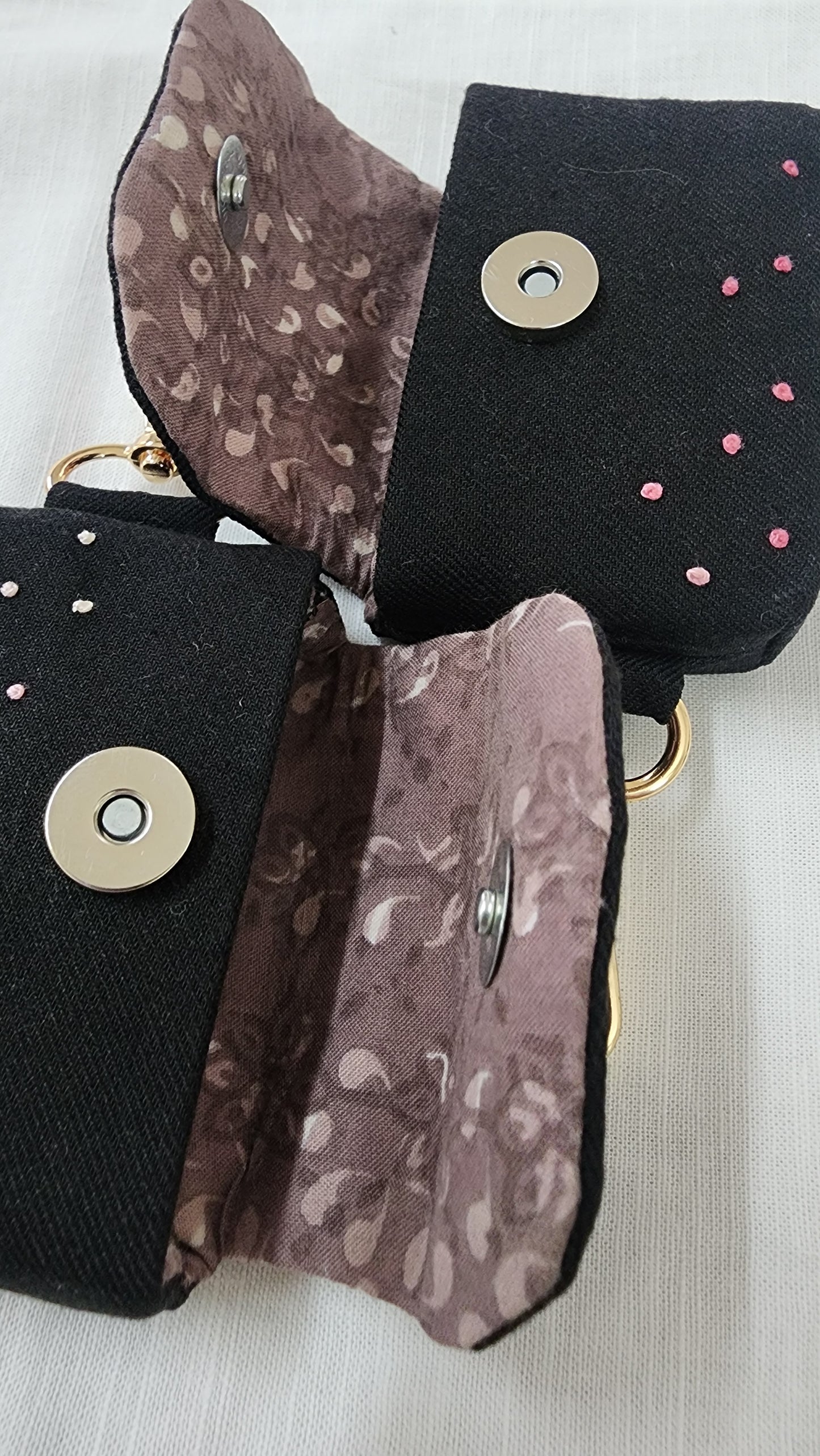 Sakura - Hand-embroidered Earpod Pouch
