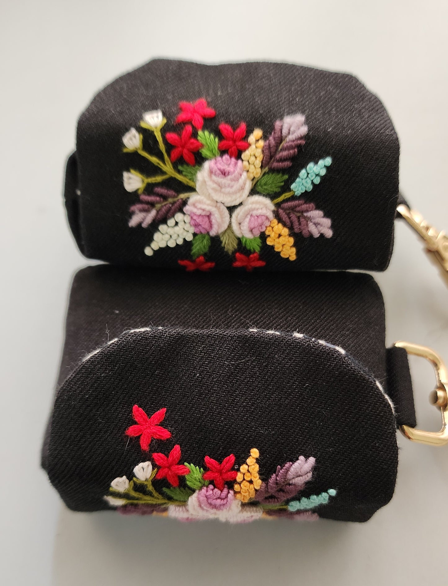 Ikali - Roses - Hand-embroidered Earpod Pouch