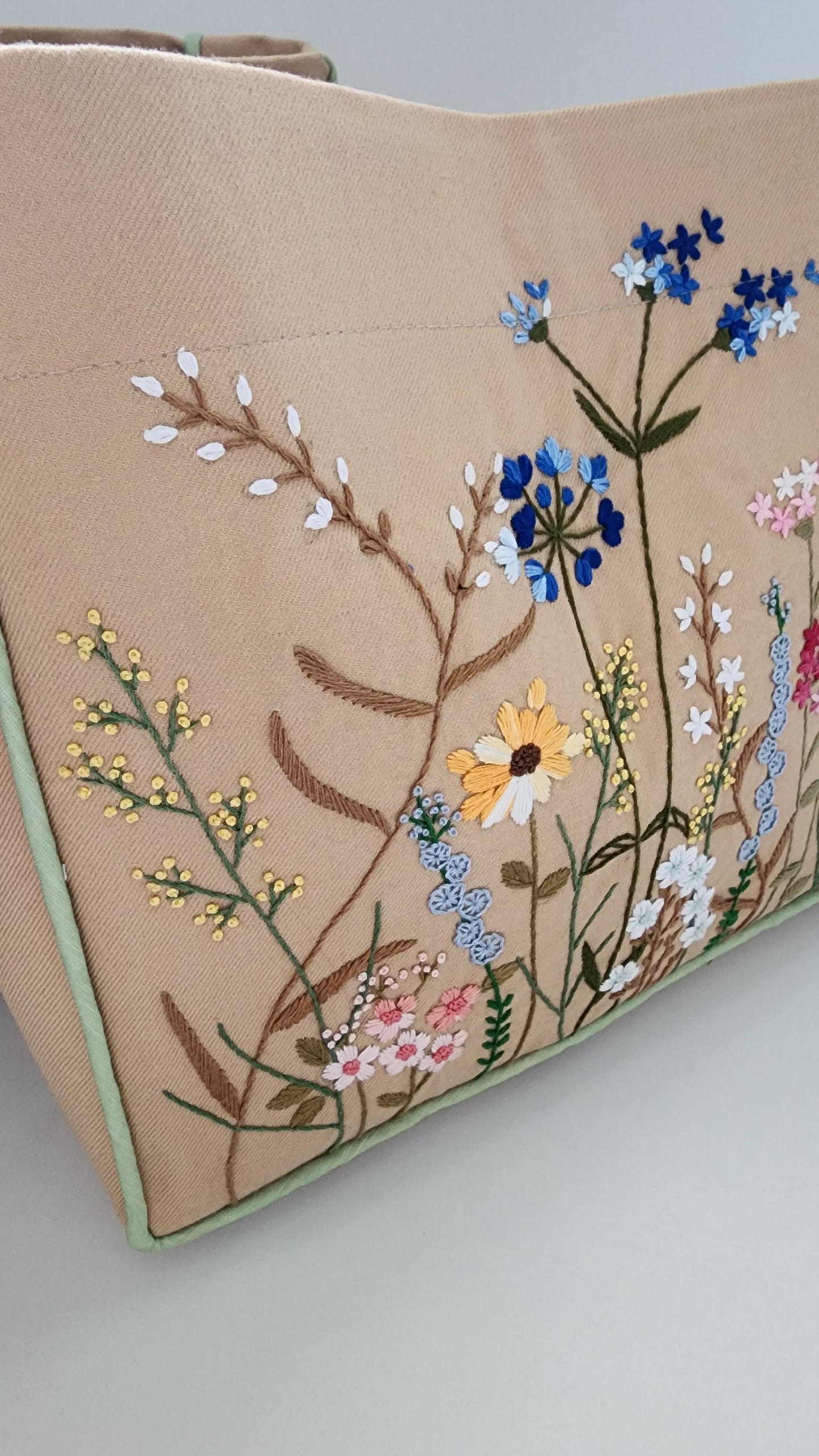 Mix Garden - Hand-embroidered Kumstu bo Bag