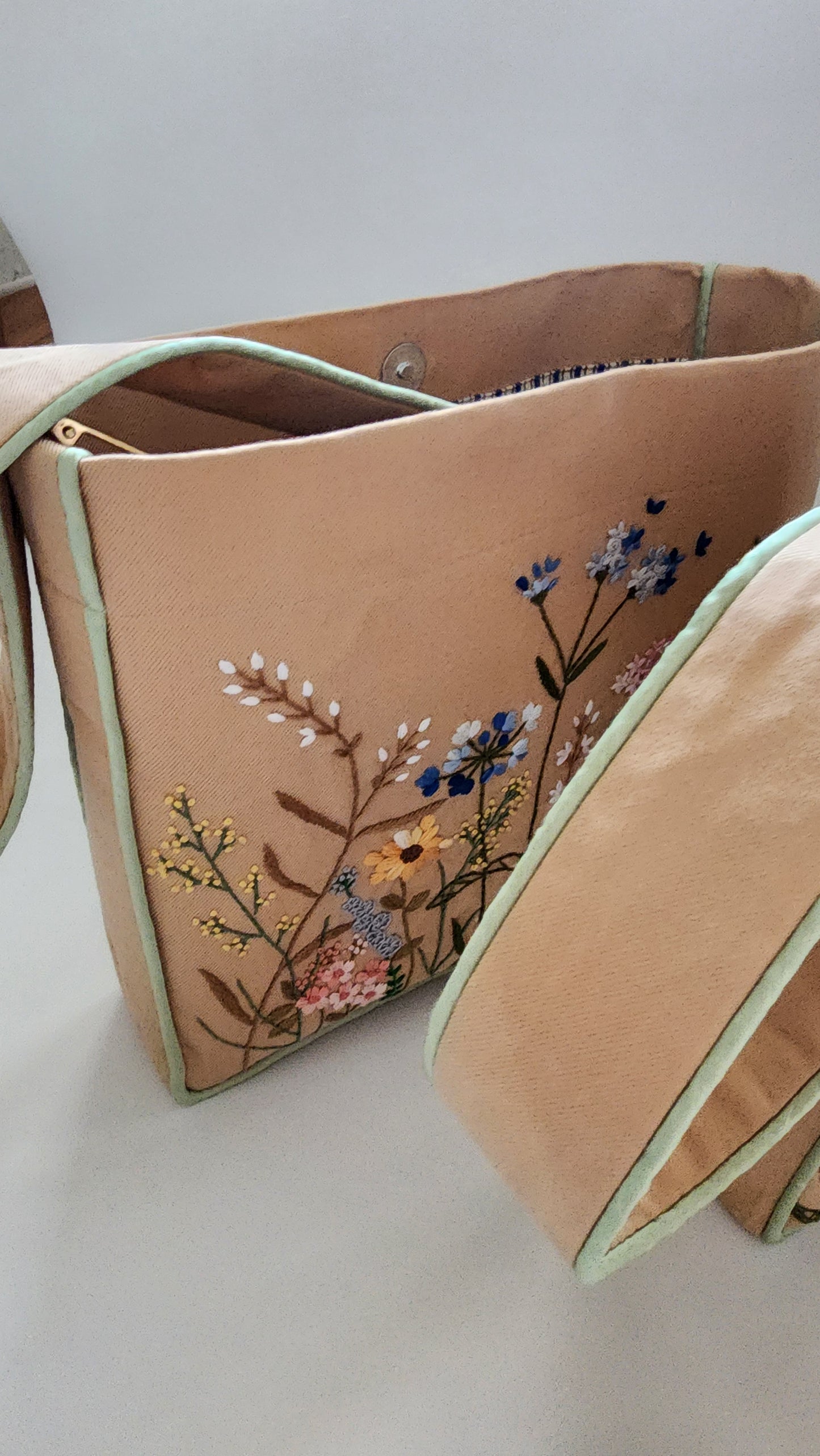 Mix Garden - Hand-embroidered Kumstu bo Bag
