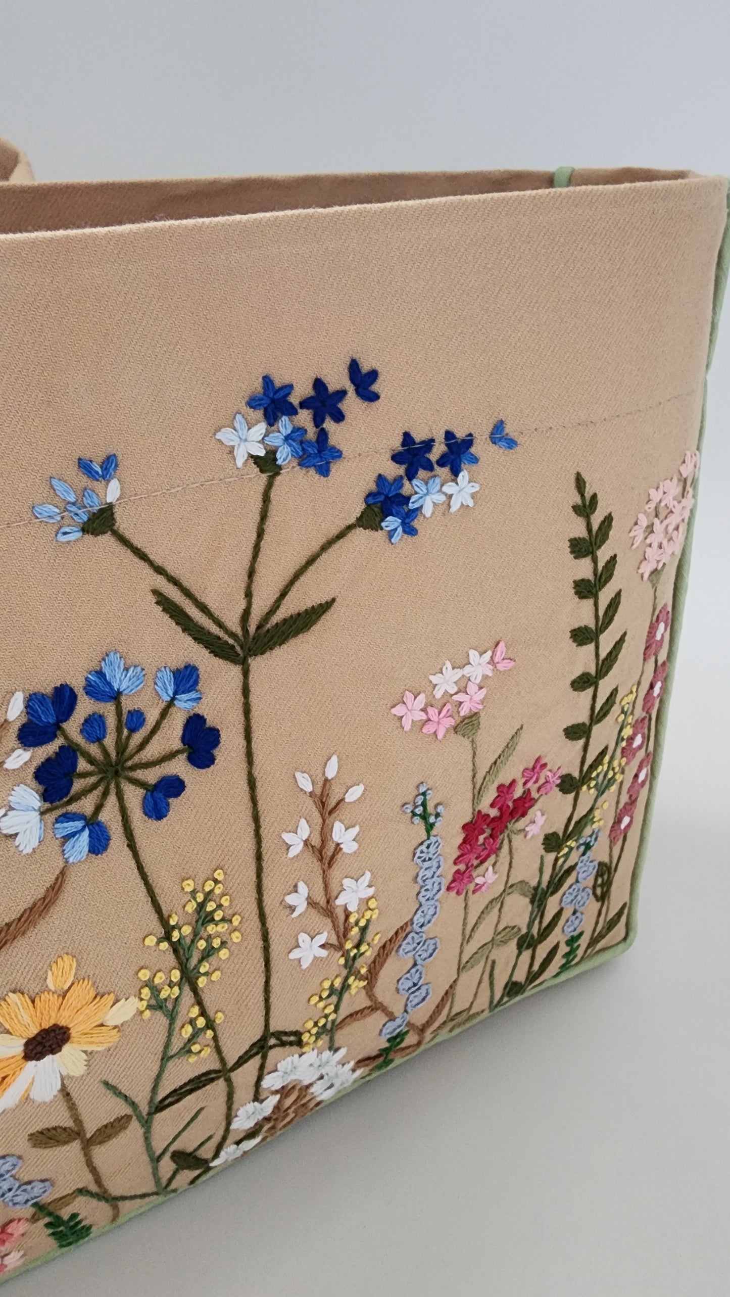 Mix Garden - Hand-embroidered Kumstu bo Bag