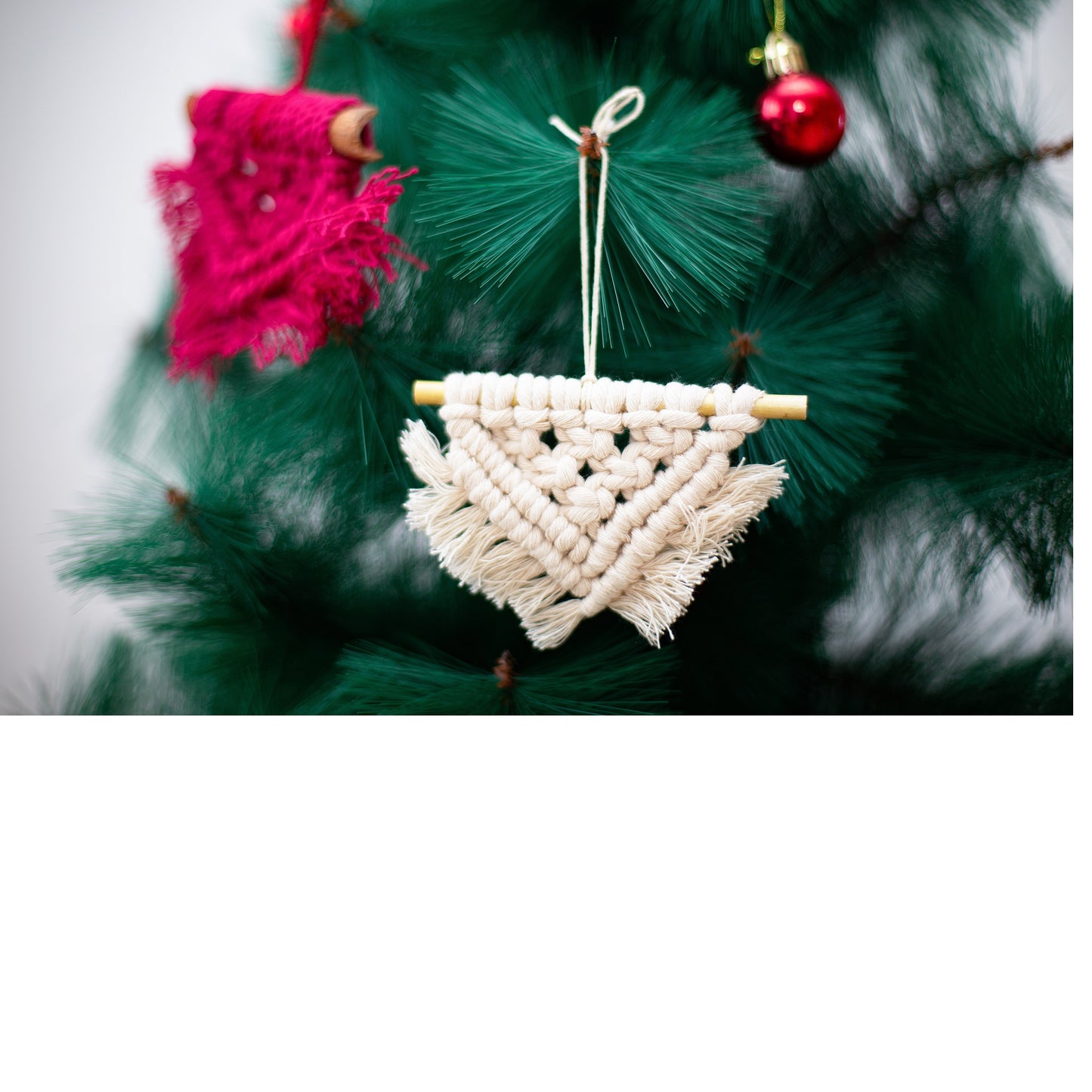 Christmas Tree Ornament in Macrame - Diamond - Set of 2 (White and Red)