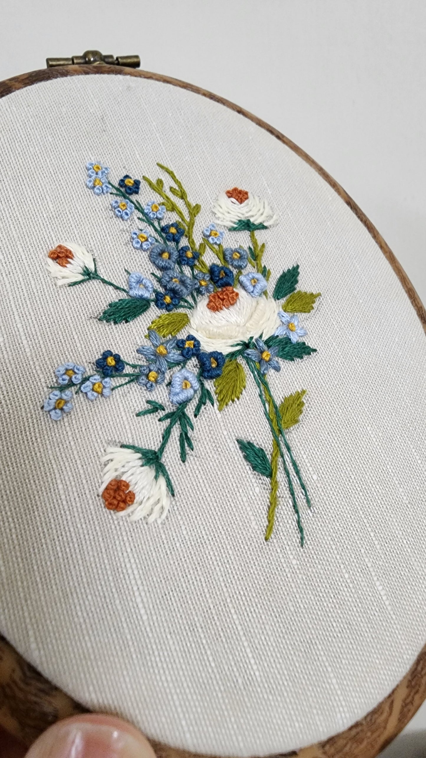 Ikali - Bouquet - Hand-embroidered Wall-hanging Hoop