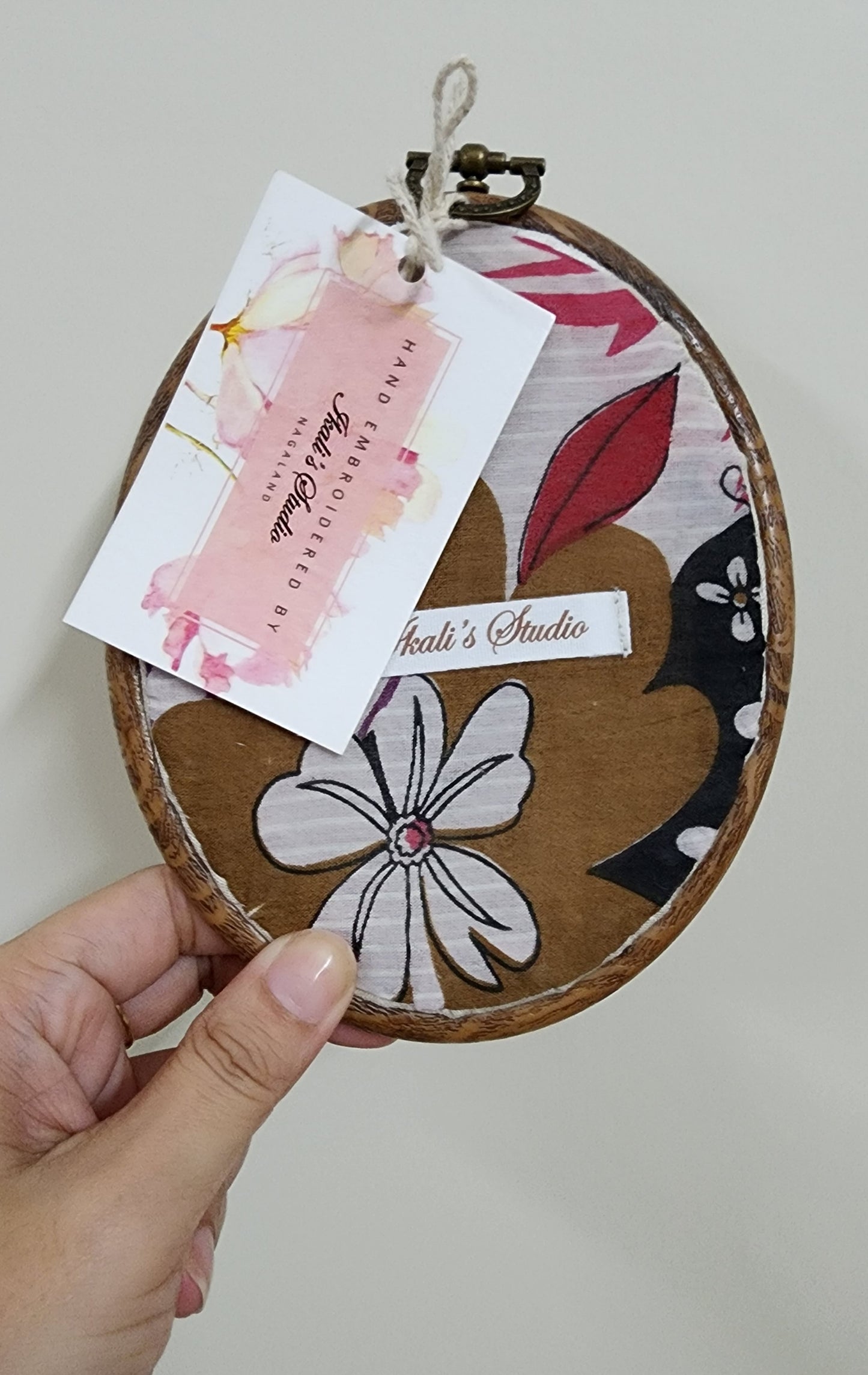 Ikali - Bouquet - Hand-embroidered Wall-hanging Hoop