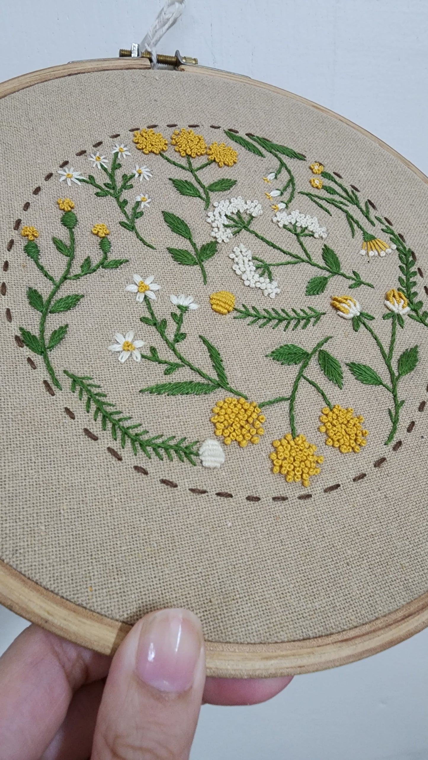 Ikali - Flower Circle - Hand-embroidered Wall-hanging Hoop
