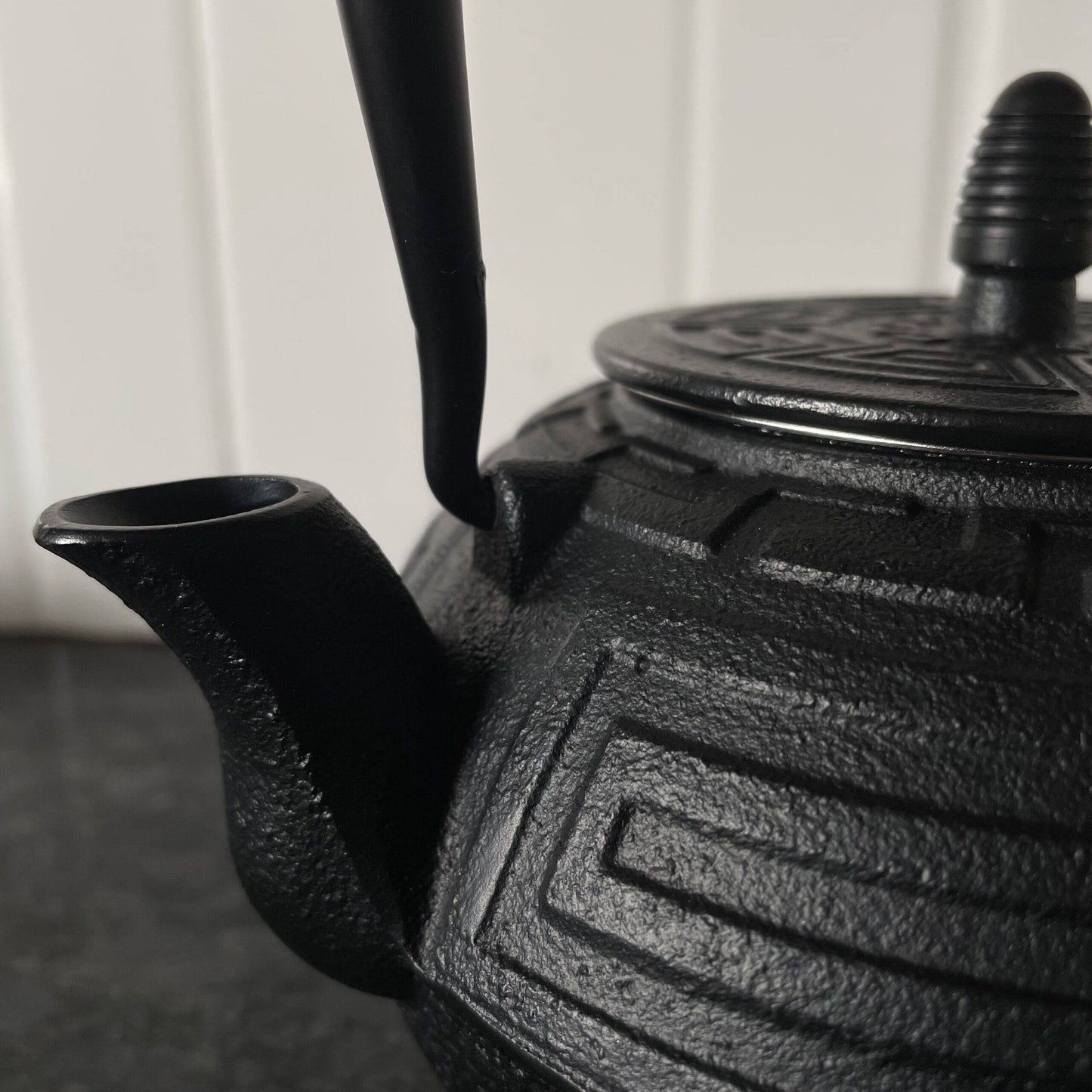 Cast-Iron Hobnail TeaPot - Traditional Japanese Tetsubin (Tetsu-Kyusu Black Square Wave TeaPot 1000ml UpClose