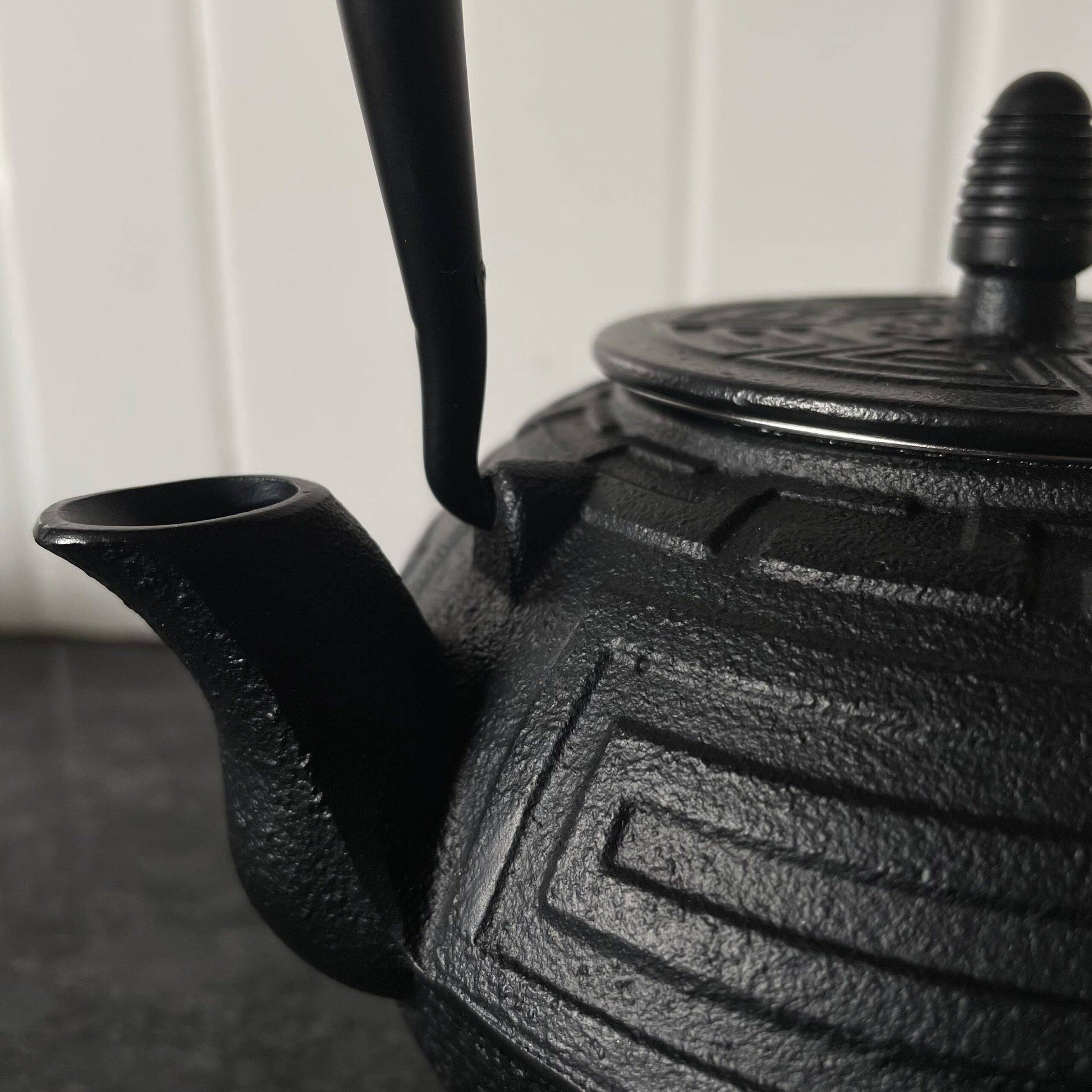 Cast-Iron Hobnail TeaPot - Traditional Japanese Tetsubin (Tetsu-Kyusu Black Square Wave TeaPot 1000ml UpClose