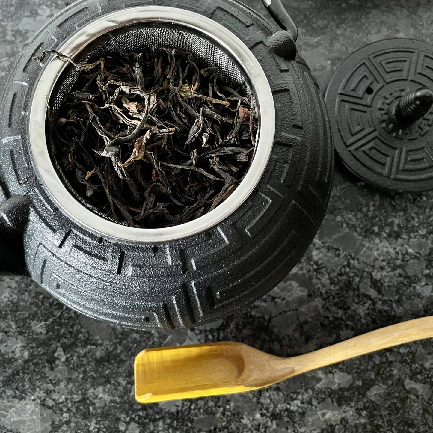 Cast-Iron Hobnail TeaPot - Traditional Japanese Tetsubin (Tetsu-Kyusu Black Square Wave TeaPot 1000ml with Stainless Steel Infuser for Brewing Tea