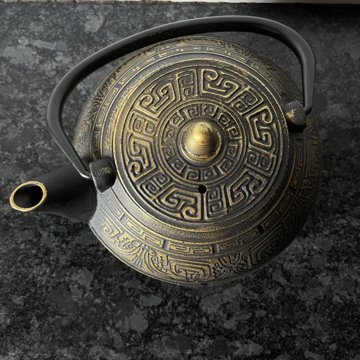 Cast-Iron Hobnail TeaPot - Traditional Japanese Tetsubin (Tetsu-Kyusu (鉄急須)) Black & Bronze Lidded TeaPot 580ml Top View