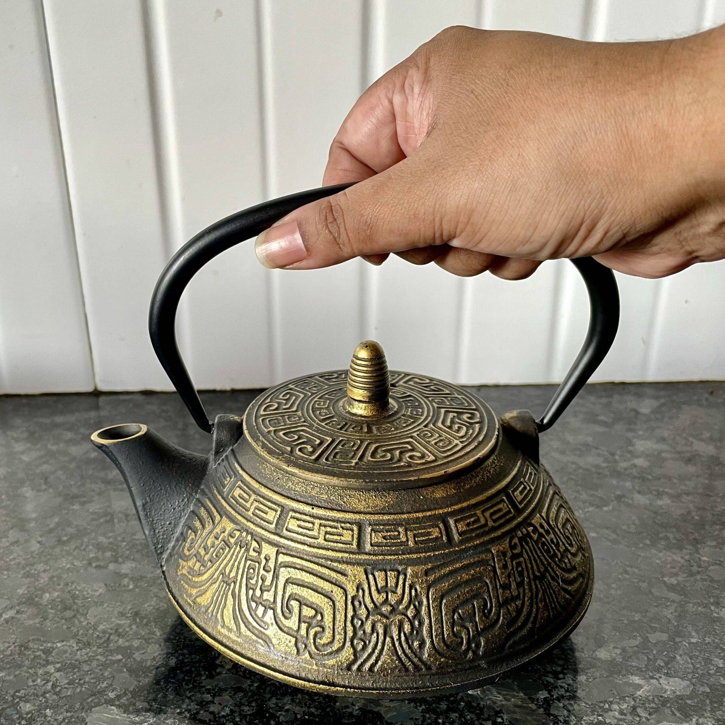 Cast-Iron Hobnail TeaPot - Traditional Japanese Tetsubin (Tetsu-Kyusu (鉄急須)) Black & Bronze Lidded TeaPot 580ml for Tea Brewing