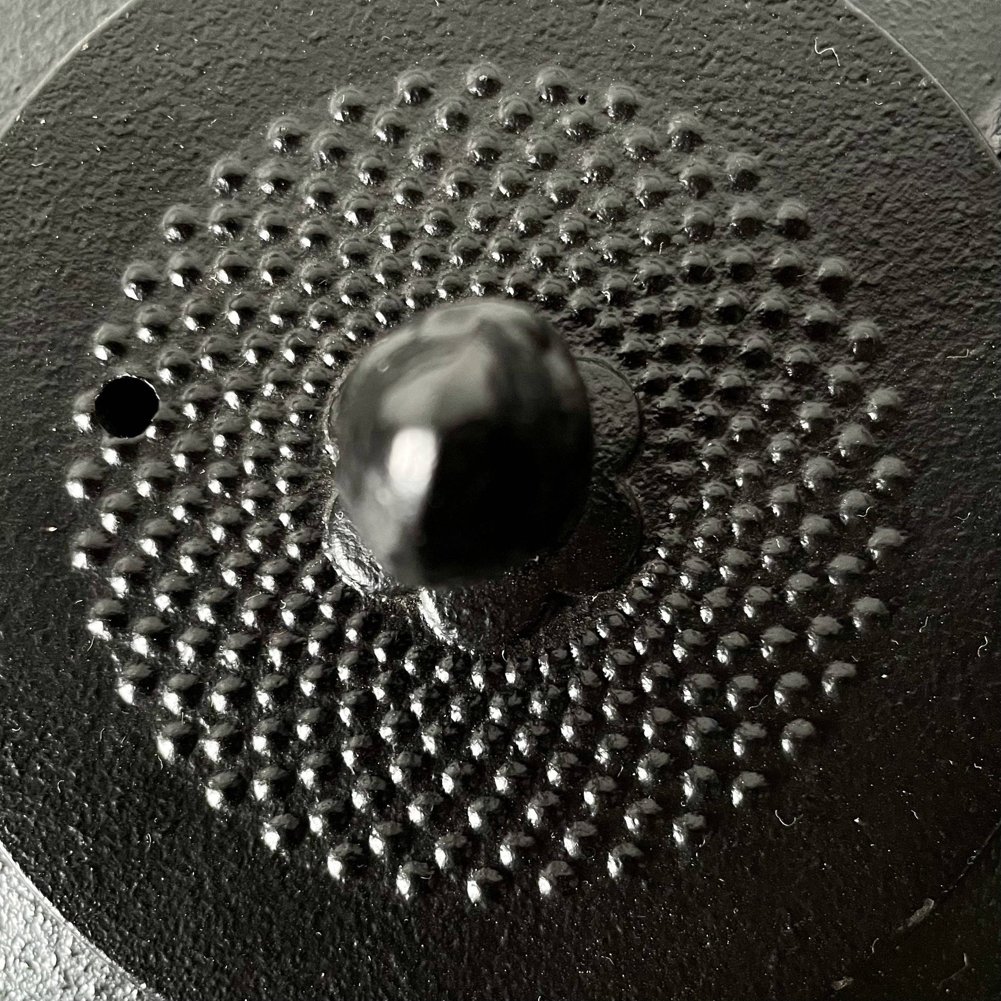 Cast-Iron Hobnail TeaPot - Traditional Japanese Tetsubin (Tetsu-Kyusu Black Arare patterned TeaPot 580ml Lid Pattern