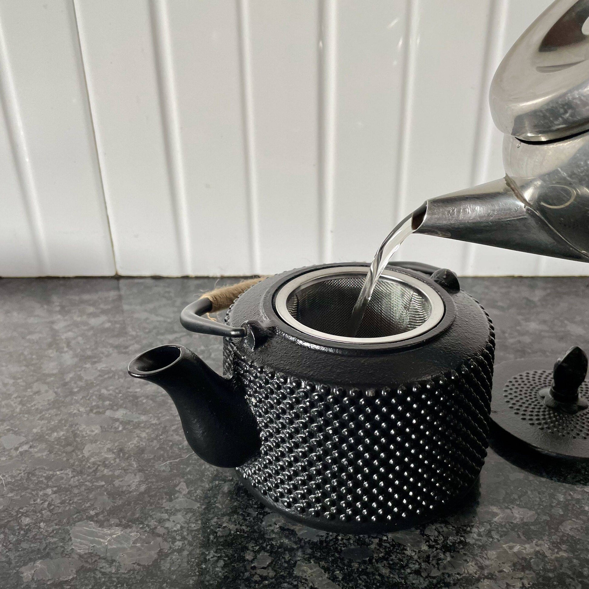 Cast-Iron Hobnail TeaPot - Traditional Japanese Tetsubin (Tetsu-Kyusu Black Arare patterned TeaPot 580ml Lid with Stainless Steel Infuser for Tea Brewing