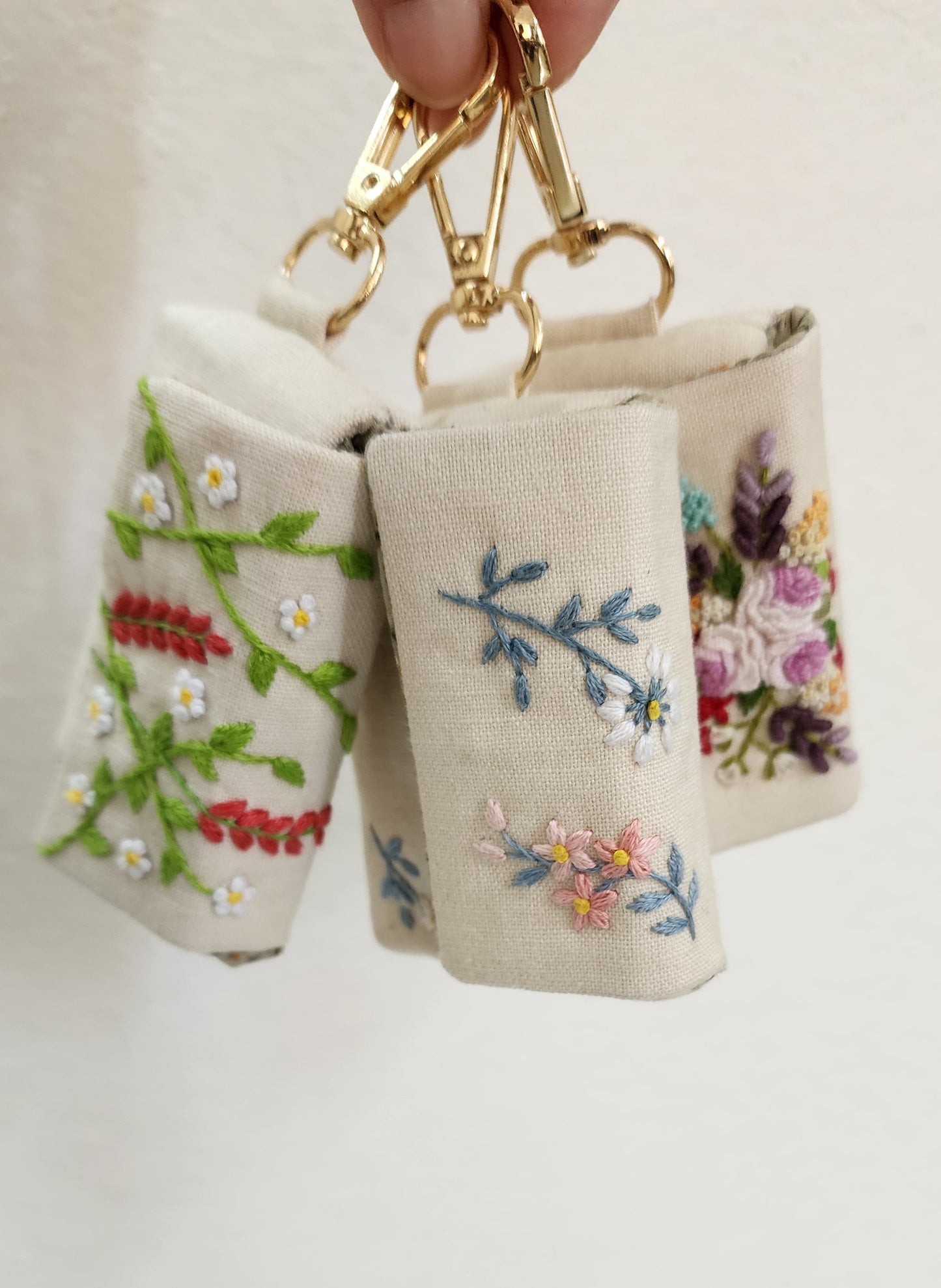 Ikali - Red & White Flowers - Hand-embroidered Earpod Pouch