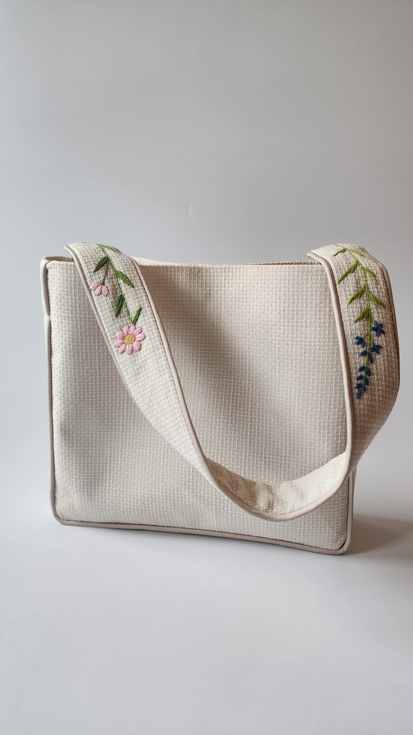 Ikali - Spring Field - Hand-embroidered Kumstu bo Bag