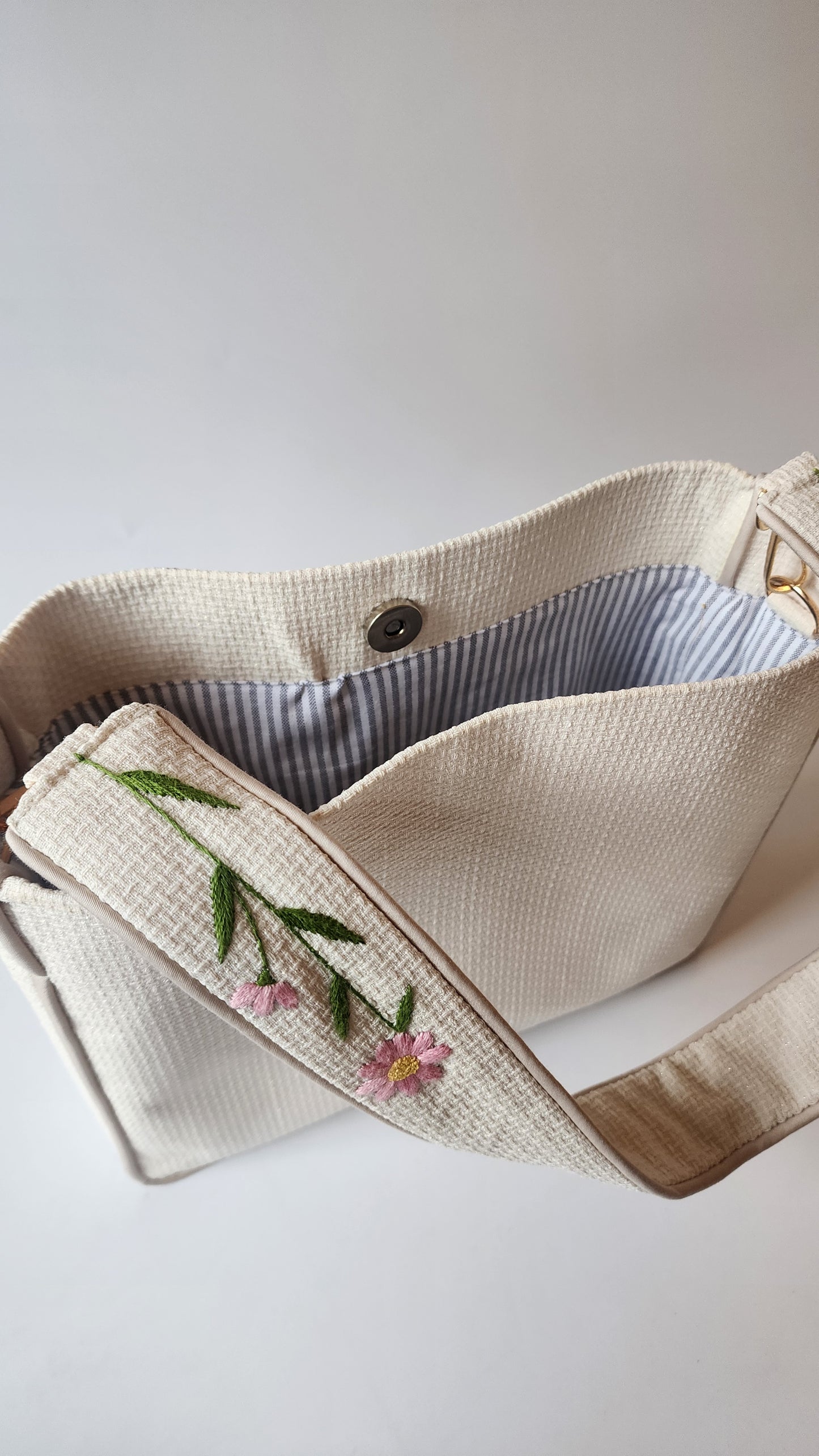 Ikali - Spring Field - Hand-embroidered Kumstu bo Bag