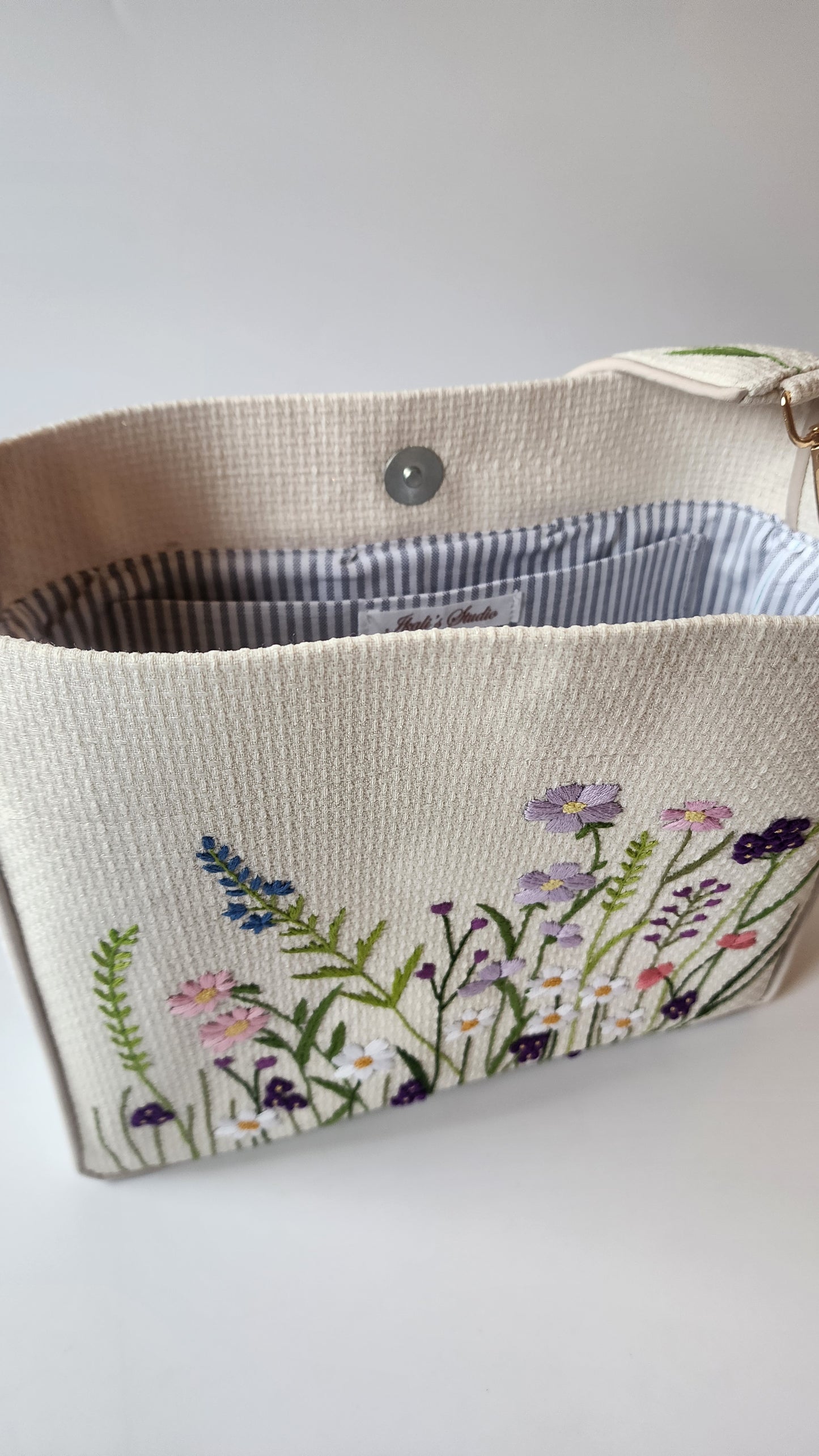 Ikali - Spring Field - Hand-embroidered Kumstu bo Bag