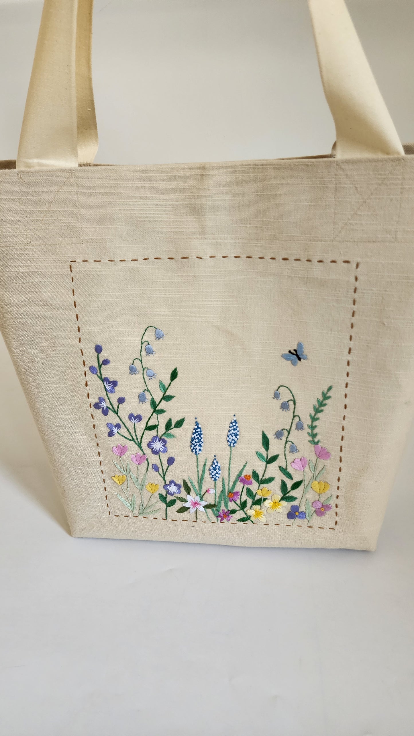 Ikali - Flowerbud - Hand-embroidered Tote