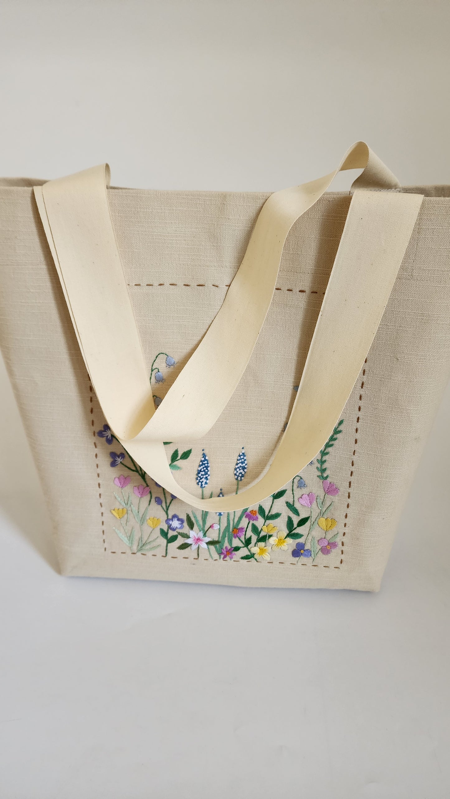 Ikali - Flowerbud - Hand-embroidered Tote