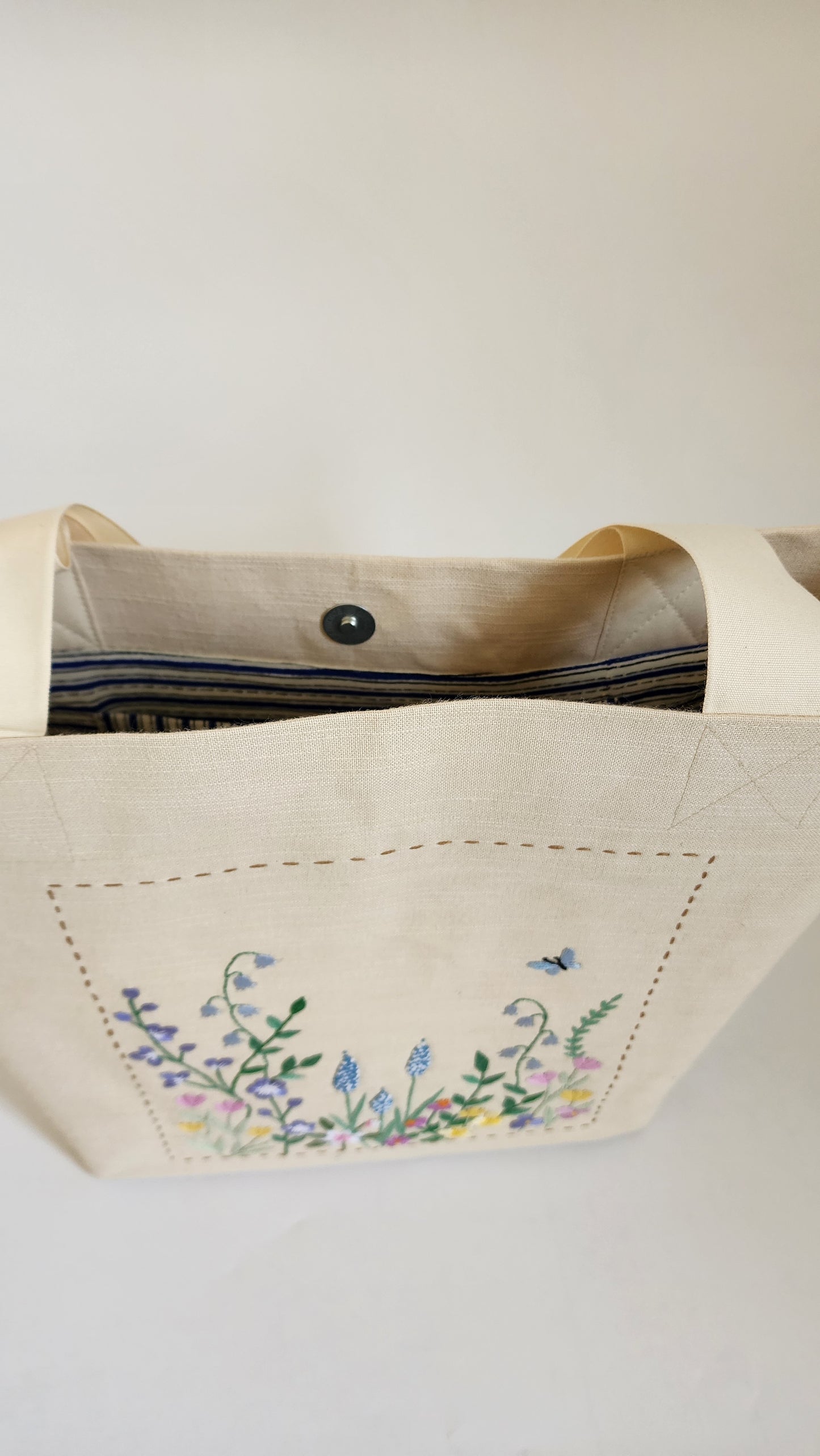 Ikali - Flowerbud - Hand-embroidered Tote