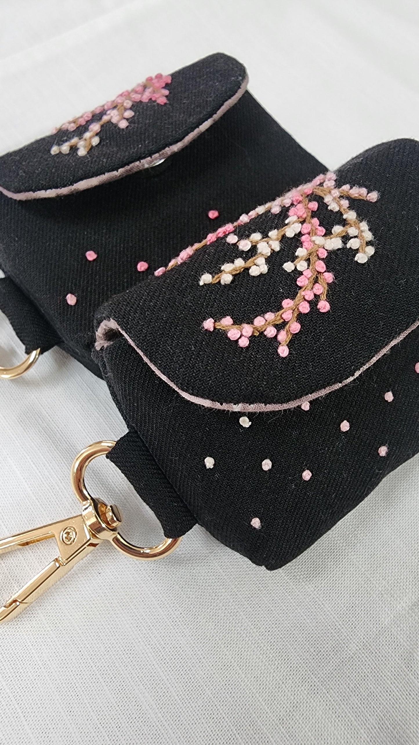 Sakura - Hand-embroidered Earpod Pouch