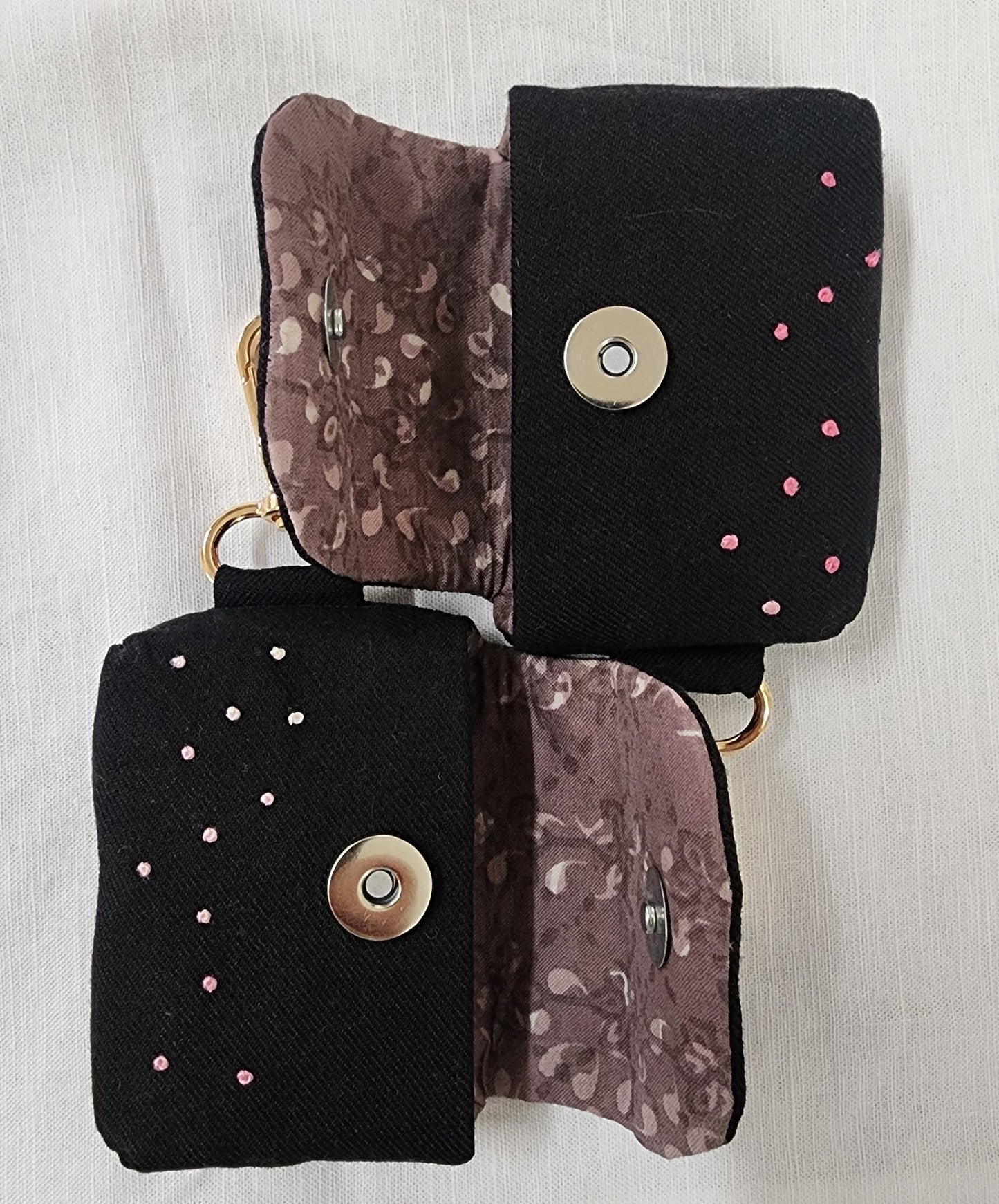 Sakura - Hand-embroidered Earpod Pouch