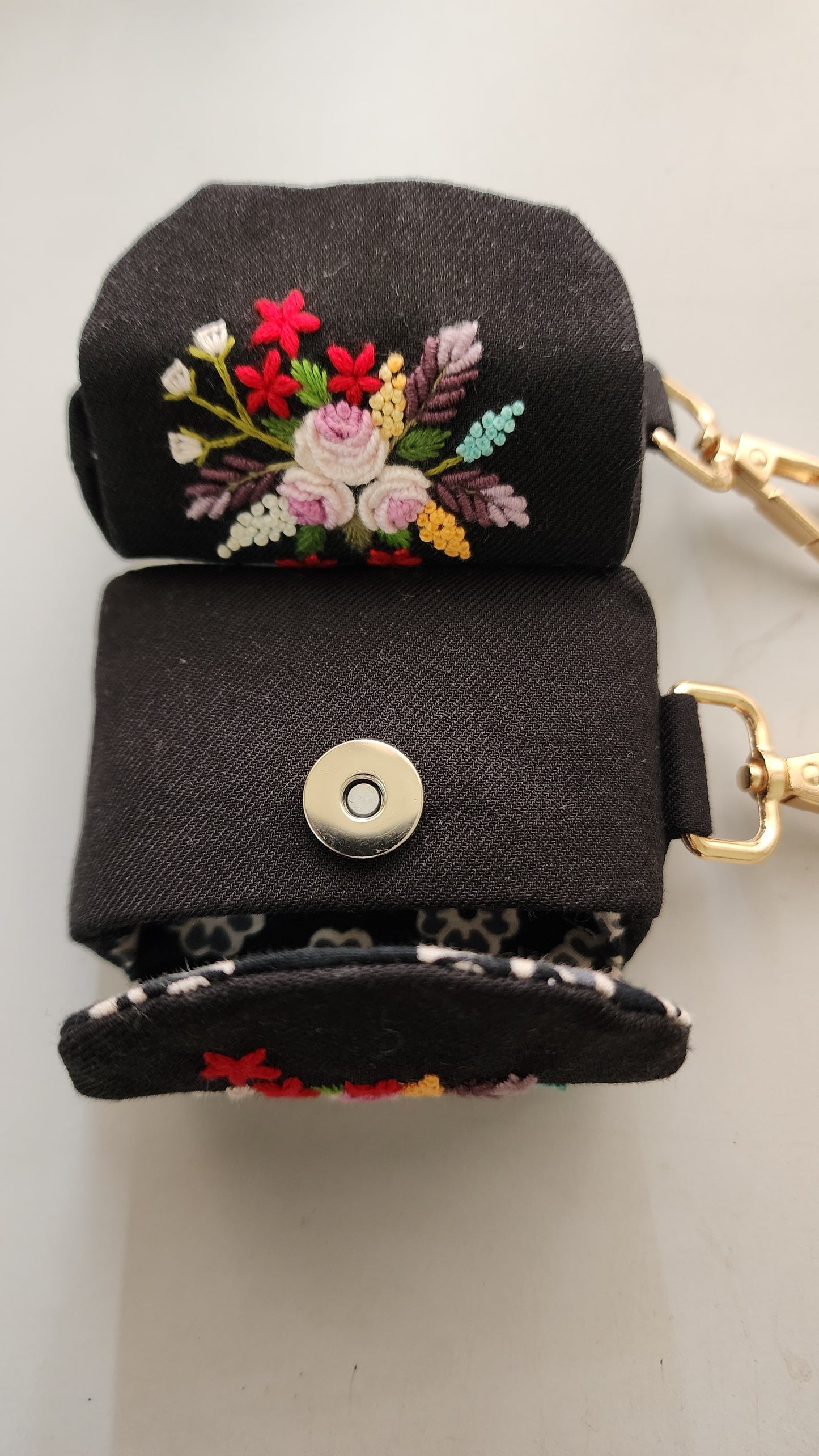 Ikali - Roses - Hand-embroidered Earpod Pouch