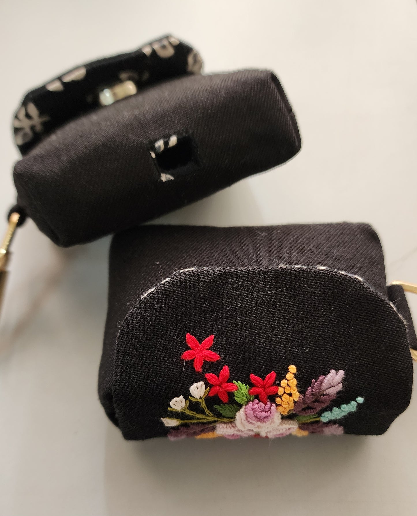 Ikali - Roses - Hand-embroidered Earpod Pouch