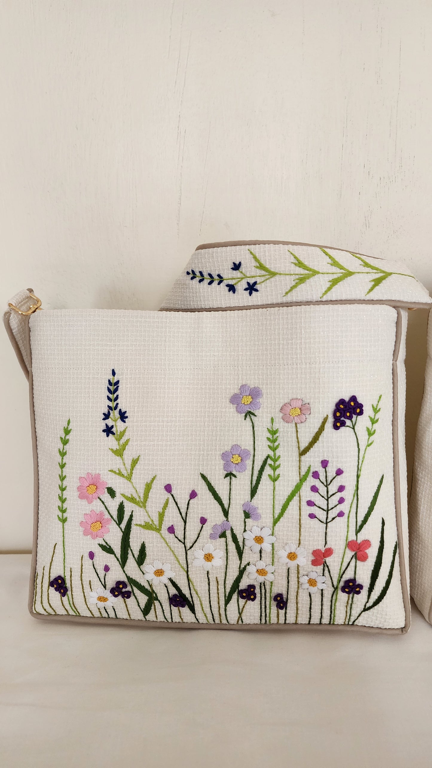Ikali - Spring Field - Hand-embroidered Kumstu bo Bag