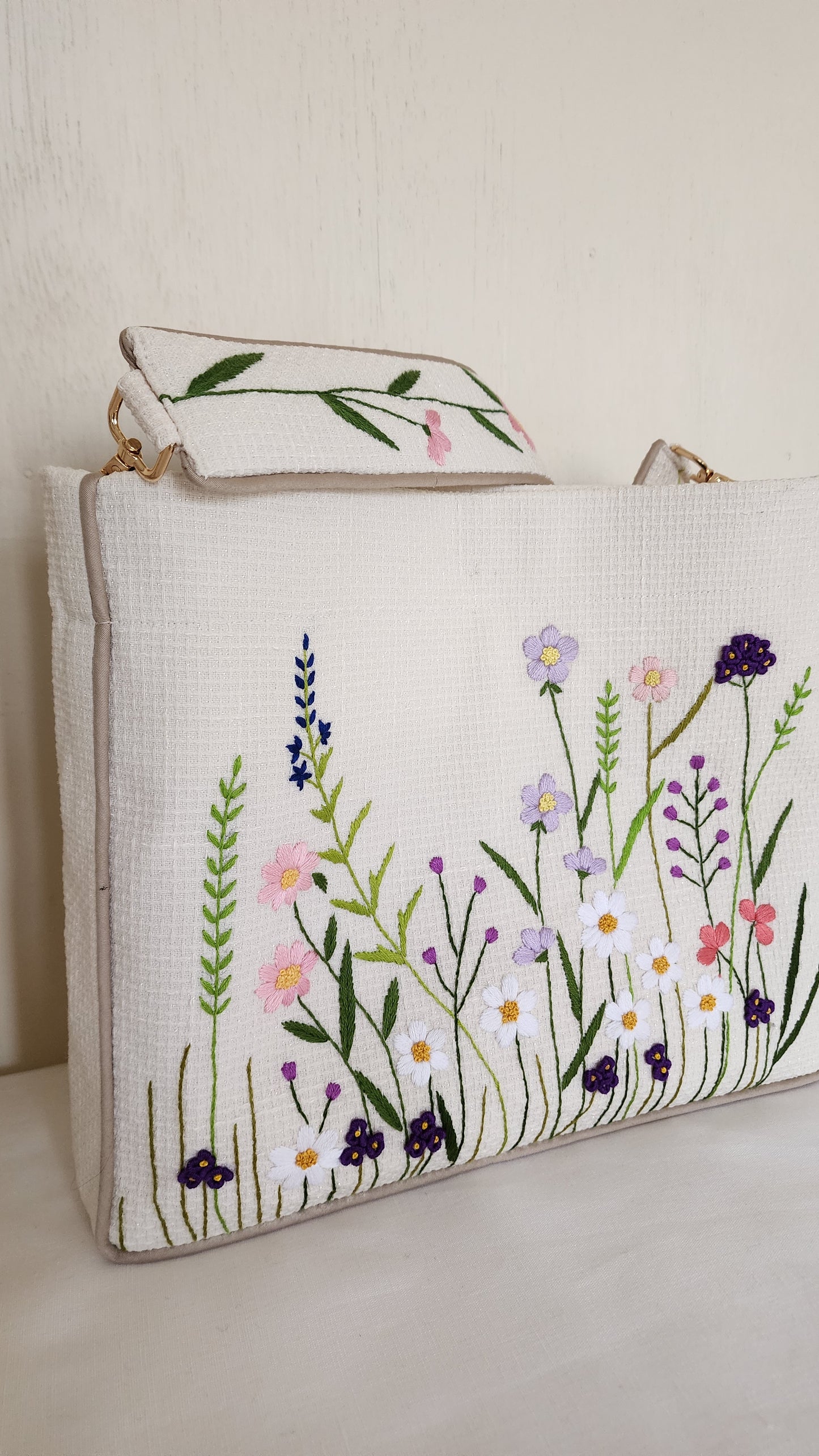 Ikali - Spring Field - Hand-embroidered Kumstu bo Bag