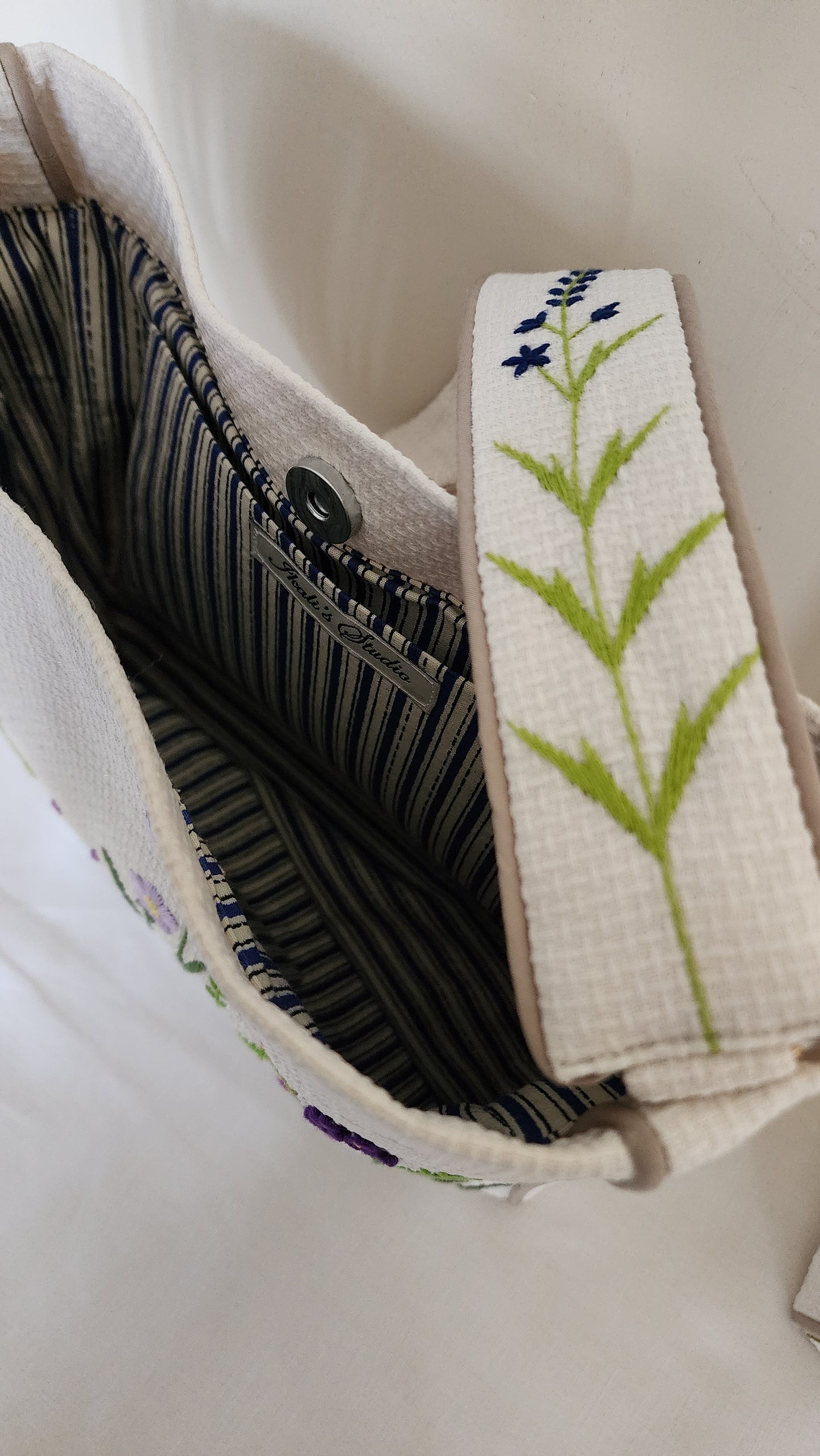 Ikali - Spring Field - Hand-embroidered Kumstu bo Bag