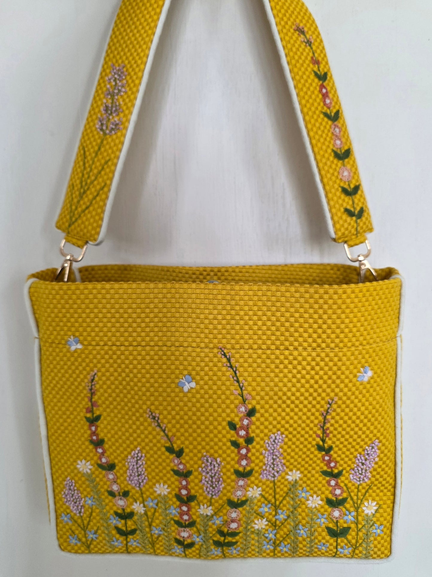 Ikali - English Garden - Hand-embroidered Kumstu bo Bag