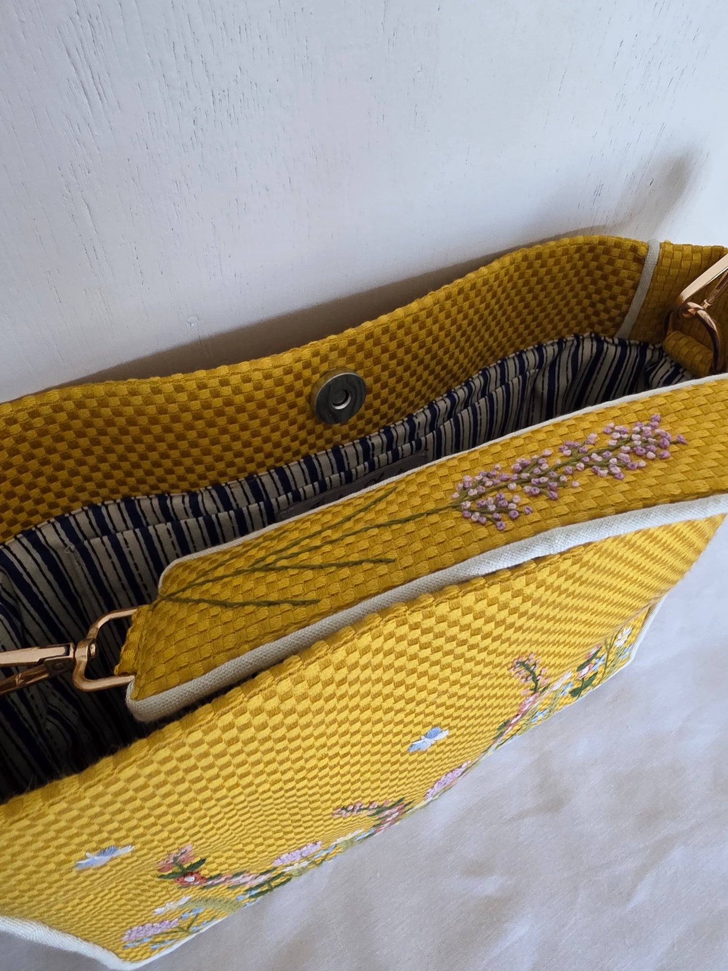 Ikali - English Garden - Hand-embroidered Kumstu bo Bag