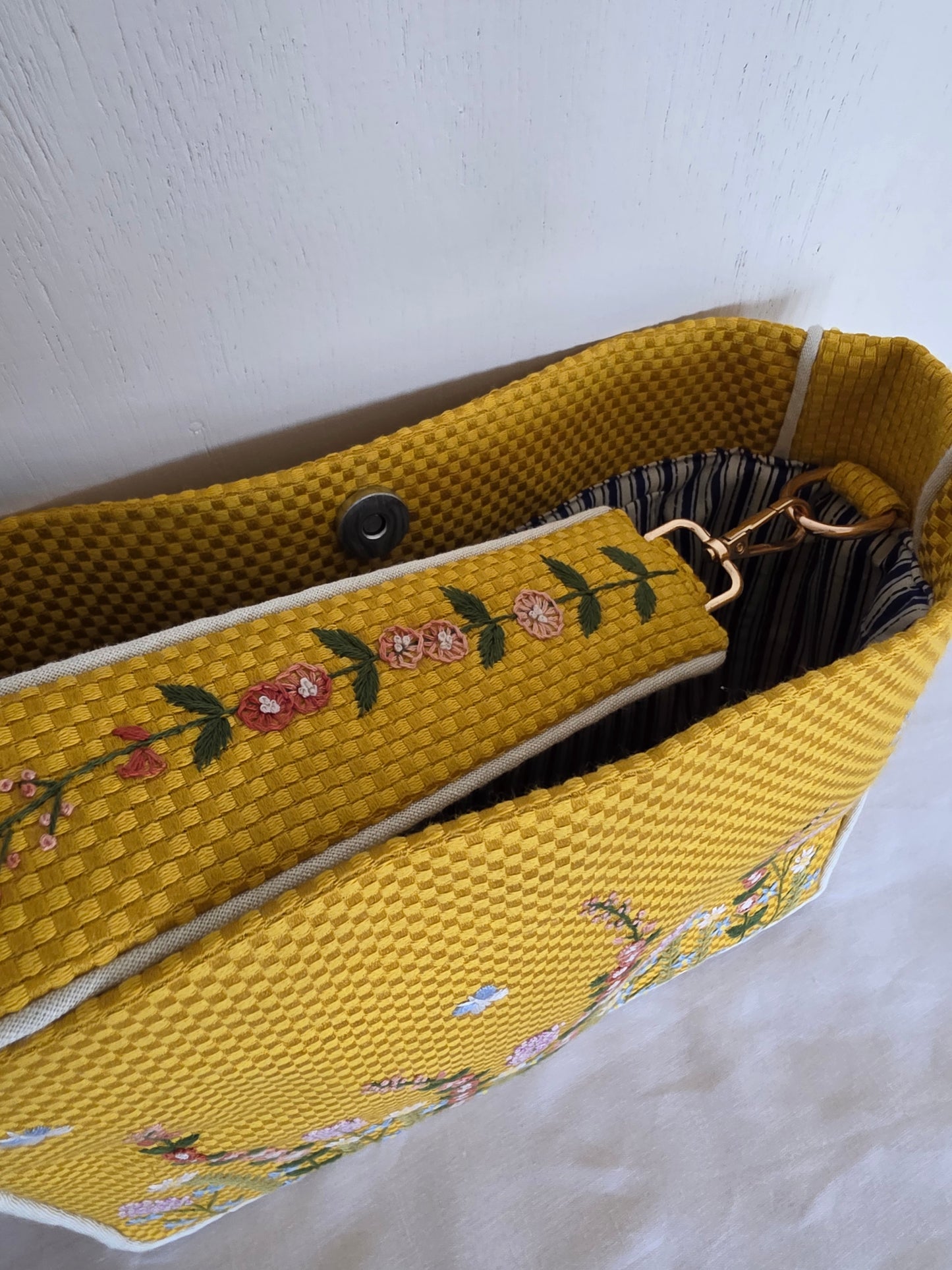 Ikali - English Garden - Hand-embroidered Kumstu bo Bag