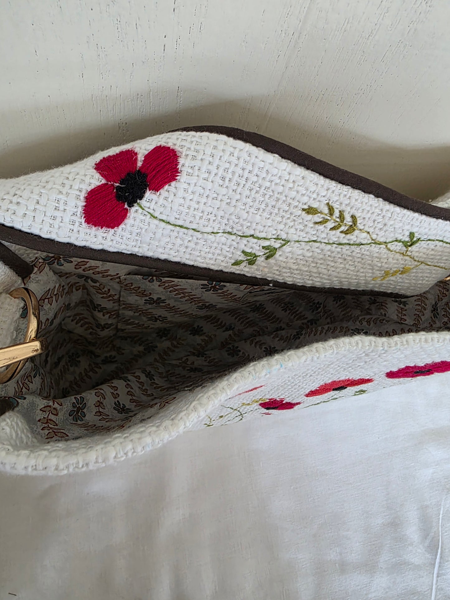 Poppies - Hand-embroidered Kumstu bo Bag