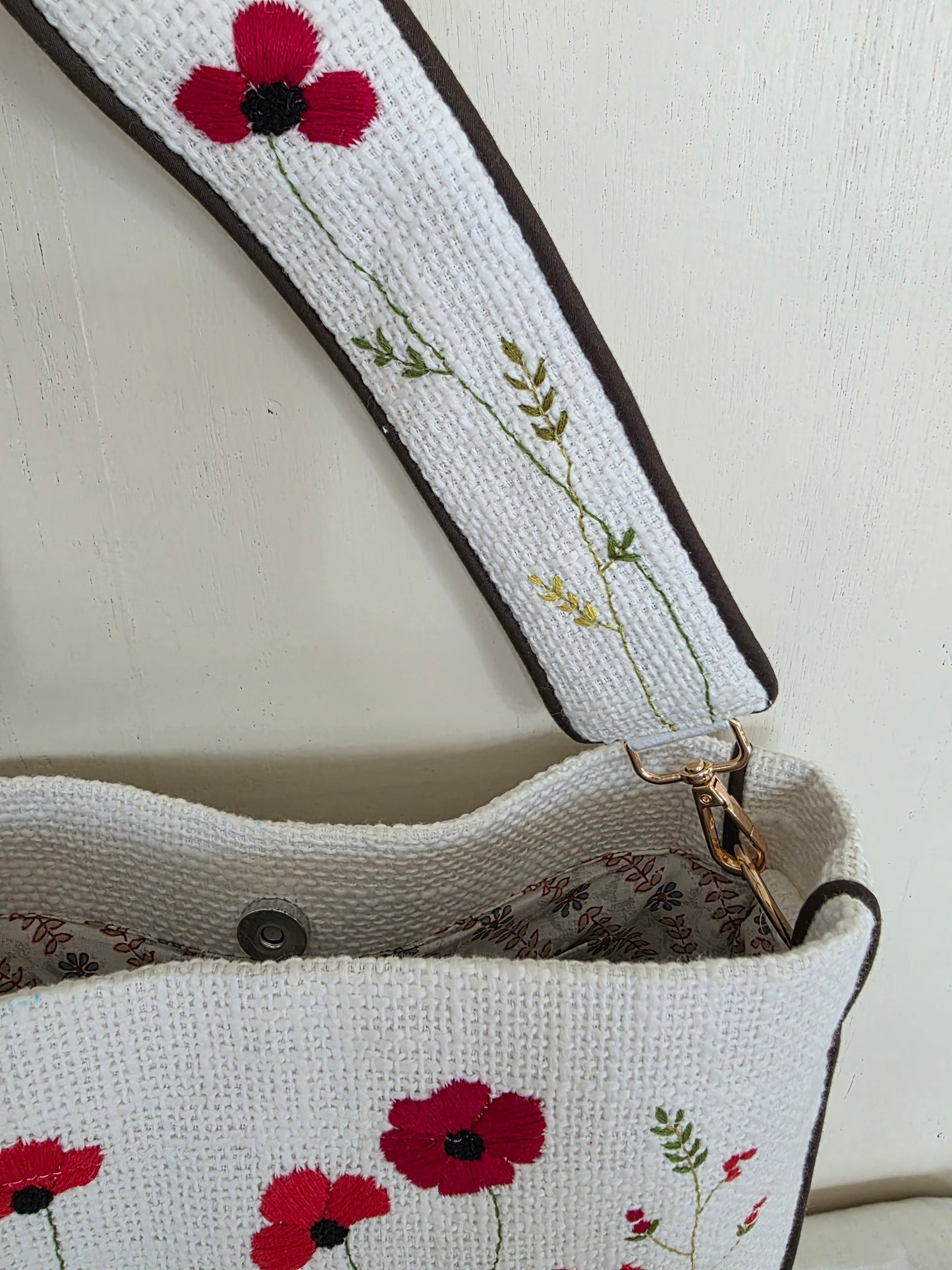 Poppies - Hand-embroidered Kumstu bo Bag