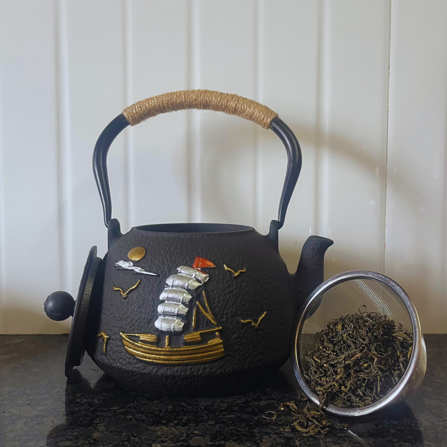 Cast-Iron Hobnail TeaPot - Traditional Japanese Tetsubin (Tetsu-Kyusu) The Voyager Black TeaPot 1200ml