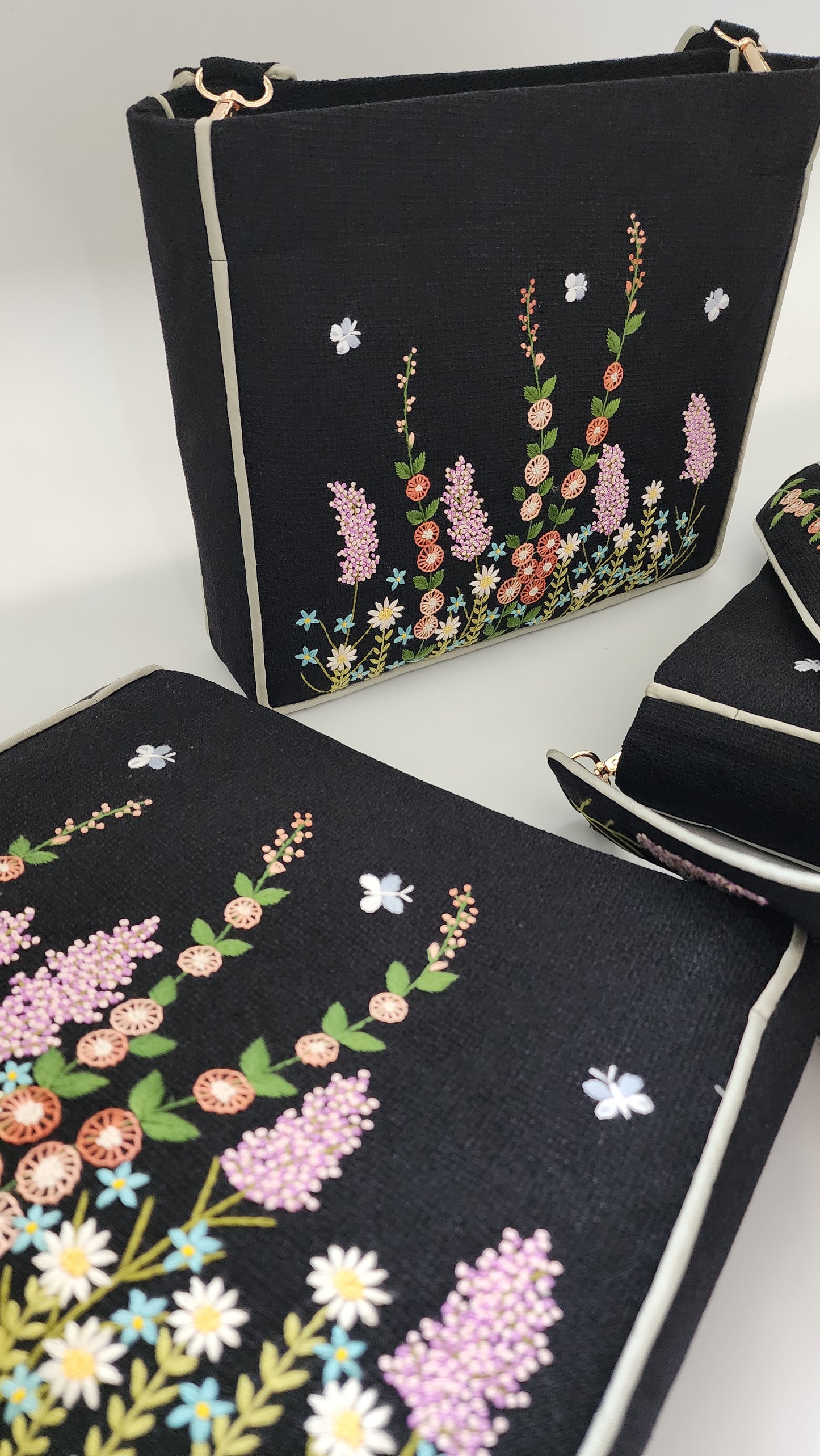 English Garden - Hand-embroidered Kumstu bo Bag (Black)