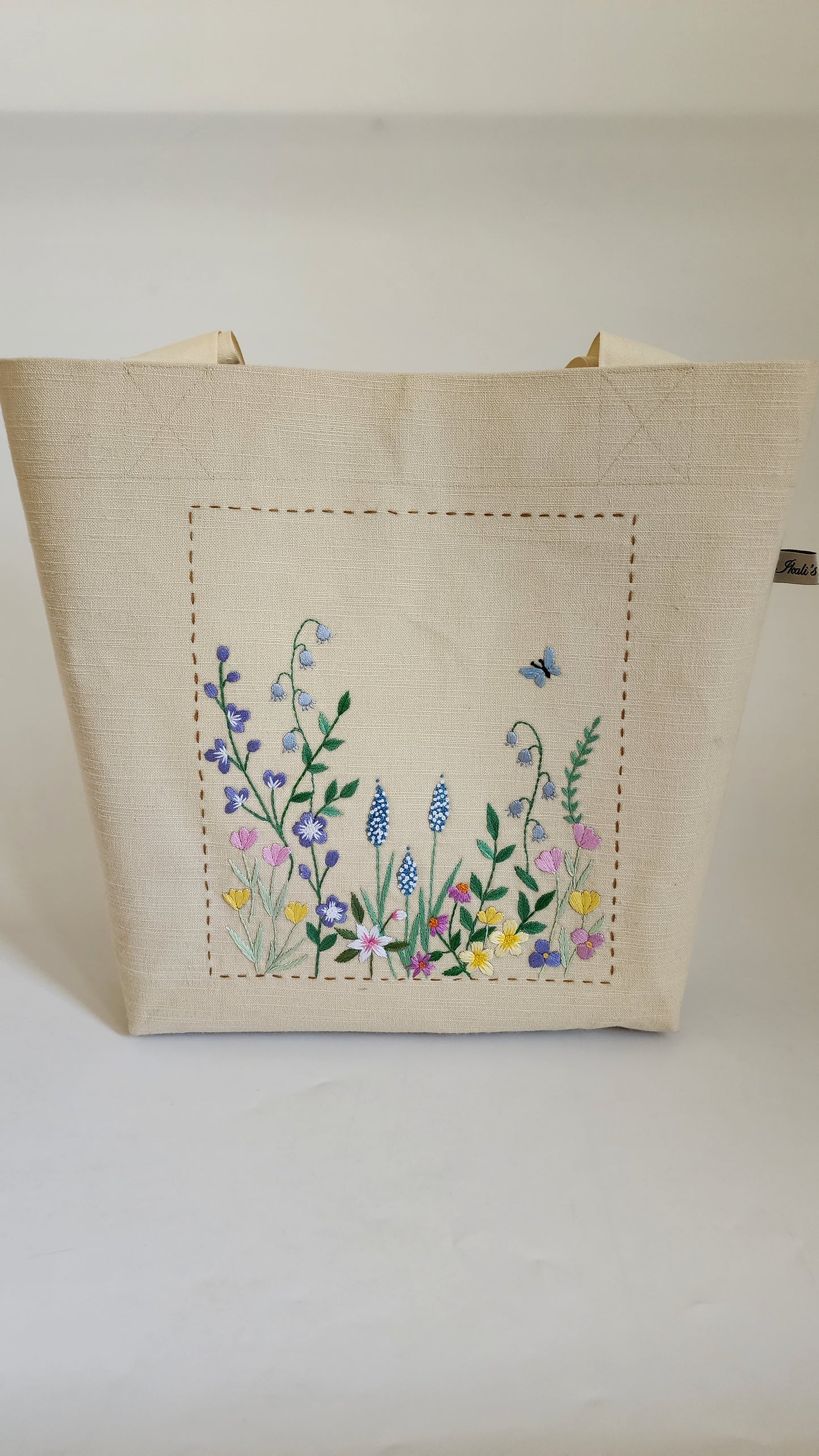 Ikali - Flowerbud - Hand-embroidered Tote