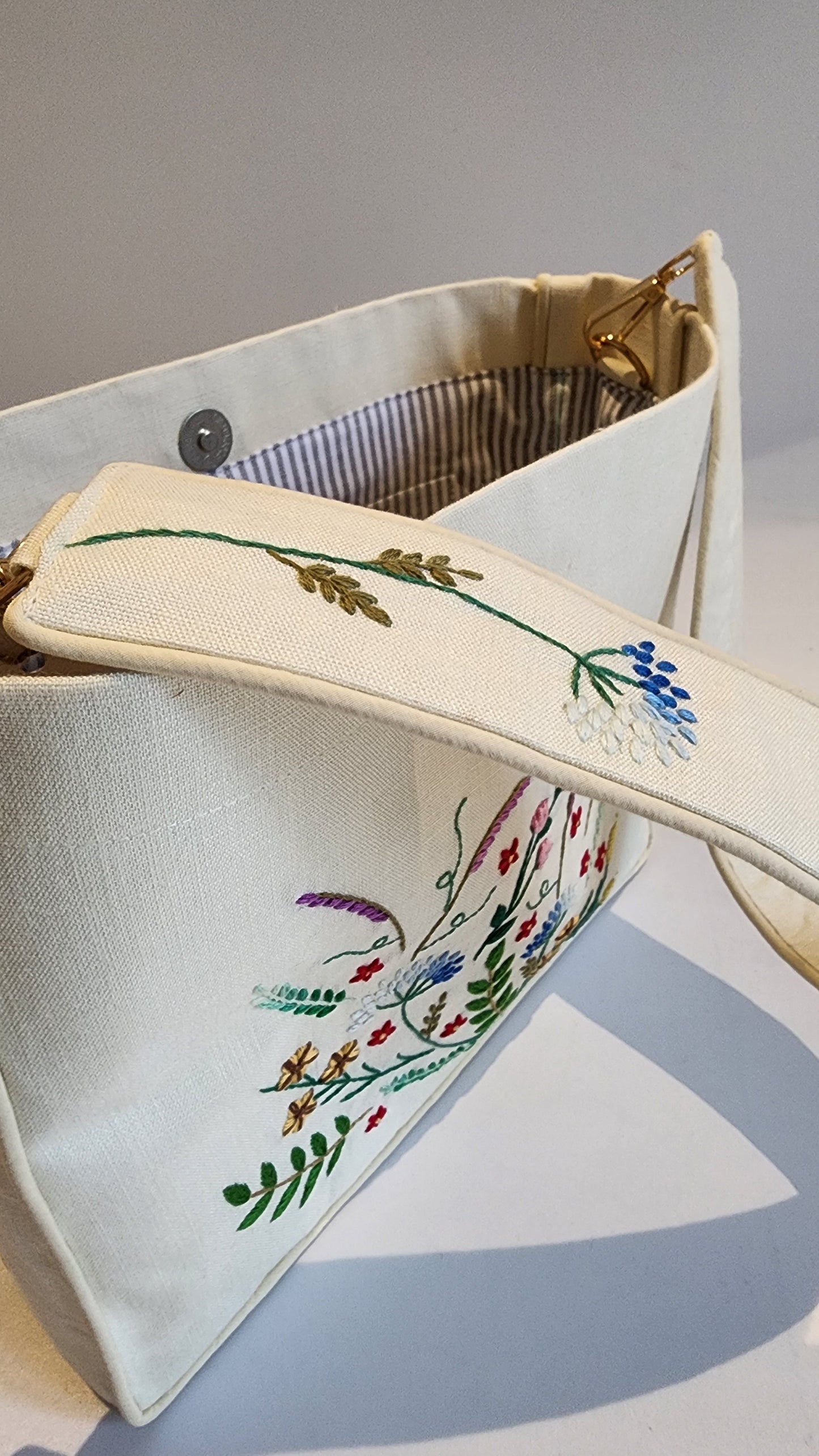 Ikali - Mix Flowers - Hand-embroidered Kumstu bo Bag