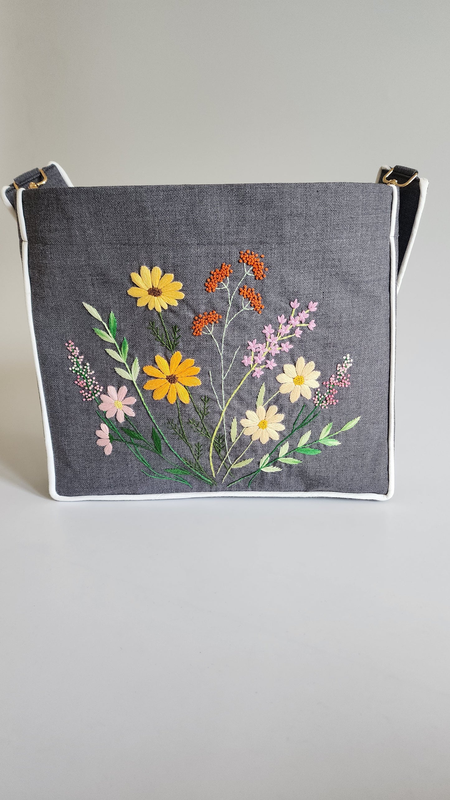 Ikali - Summer Flowers - Hand-embroidered Kumstu bo Bag