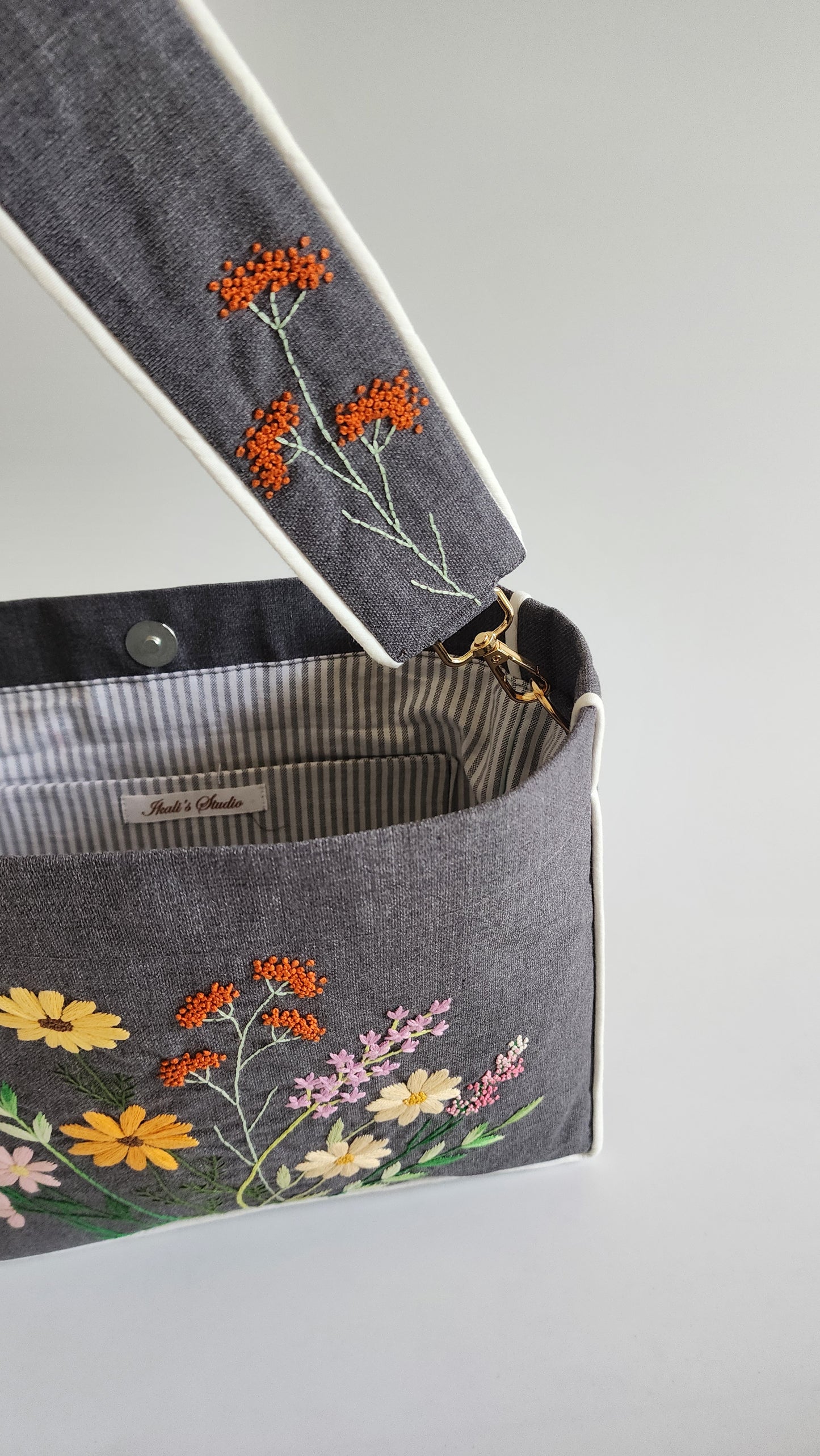 Ikali - Summer Flowers - Hand-embroidered Kumstu bo Bag