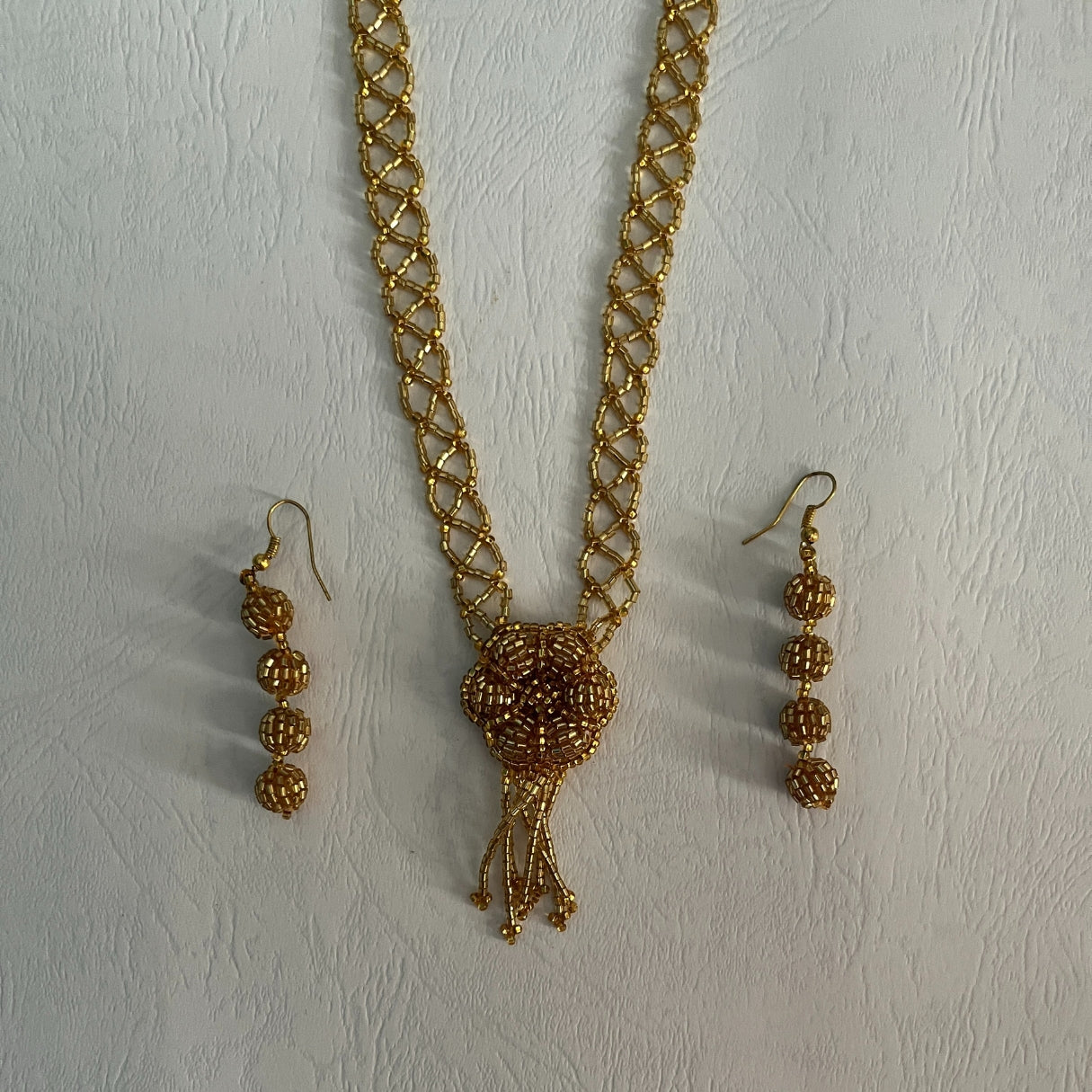 Saipatri Gold Braided Potay Necklace Set with Earrings