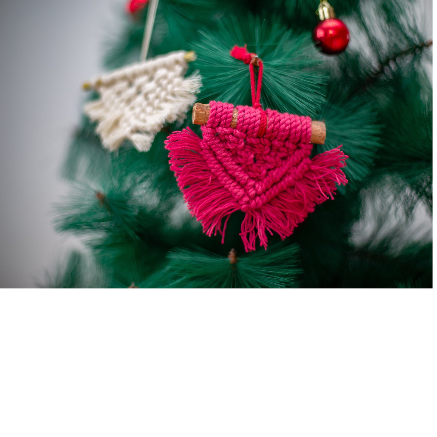 Christmas Tree Ornament in Macrame - Diamond - Set of 2 (White and Red)