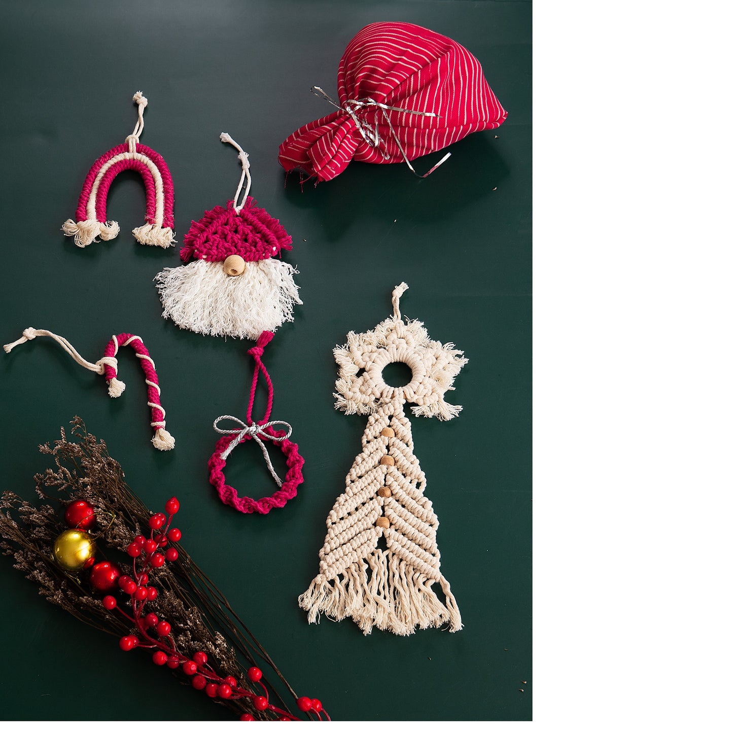 Christmas Tree Ornaments in Macrame - Set of 5 with Gift Bag