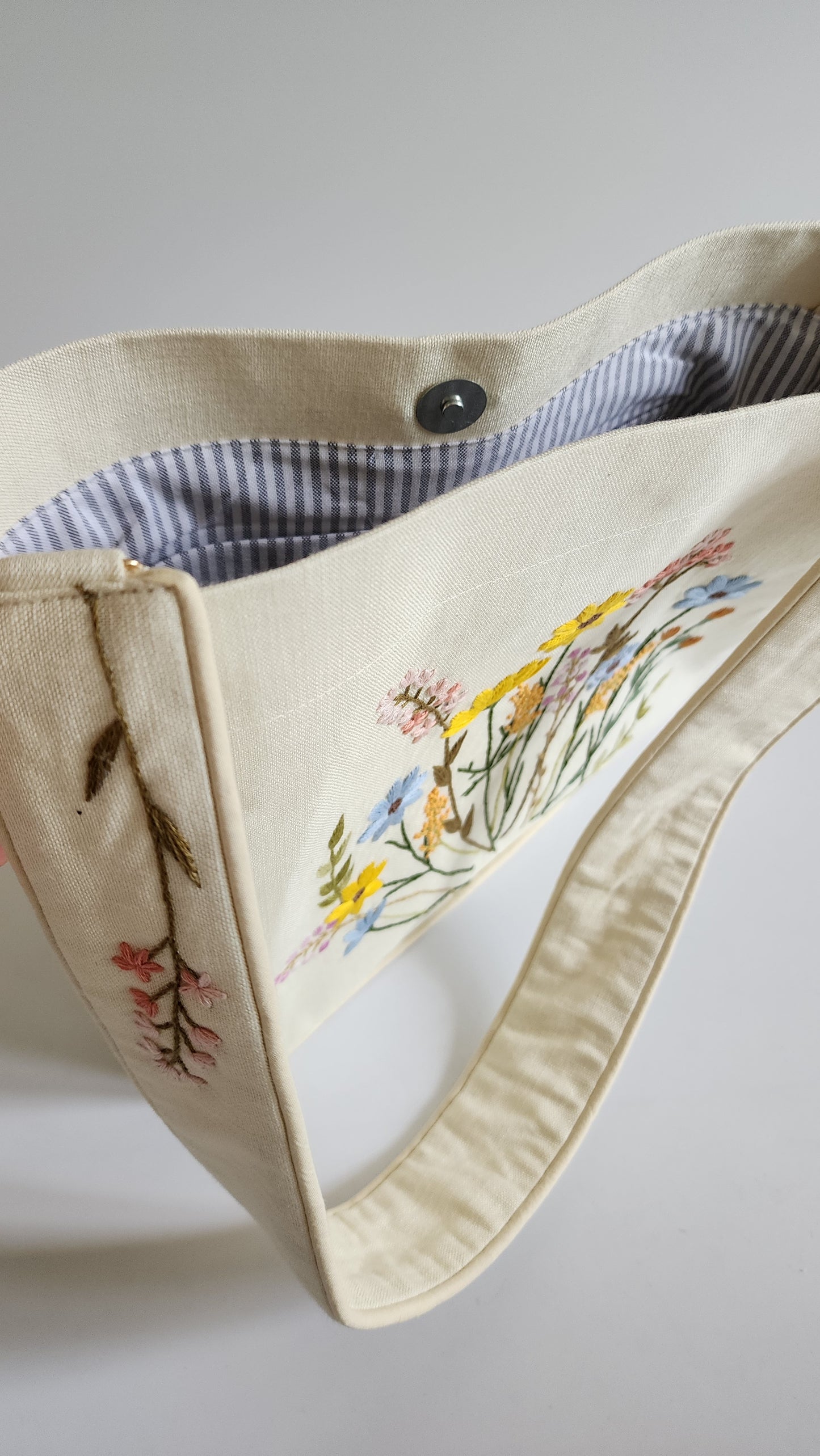 Ikali - Wild Flowers - Hand-embroidered Kumstu bo Bag