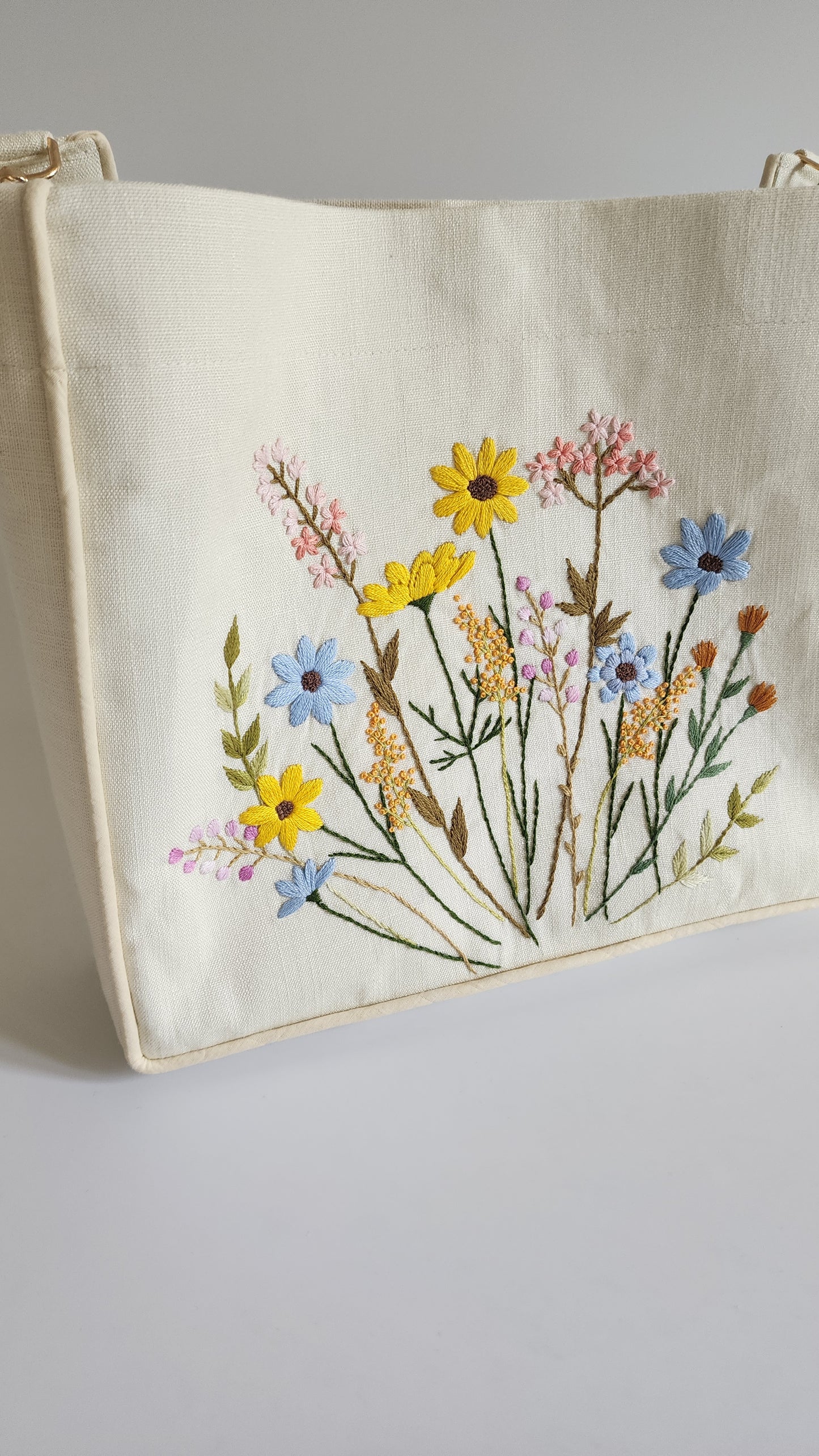 Ikali - Wild Flowers - Hand-embroidered Kumstu bo Bag